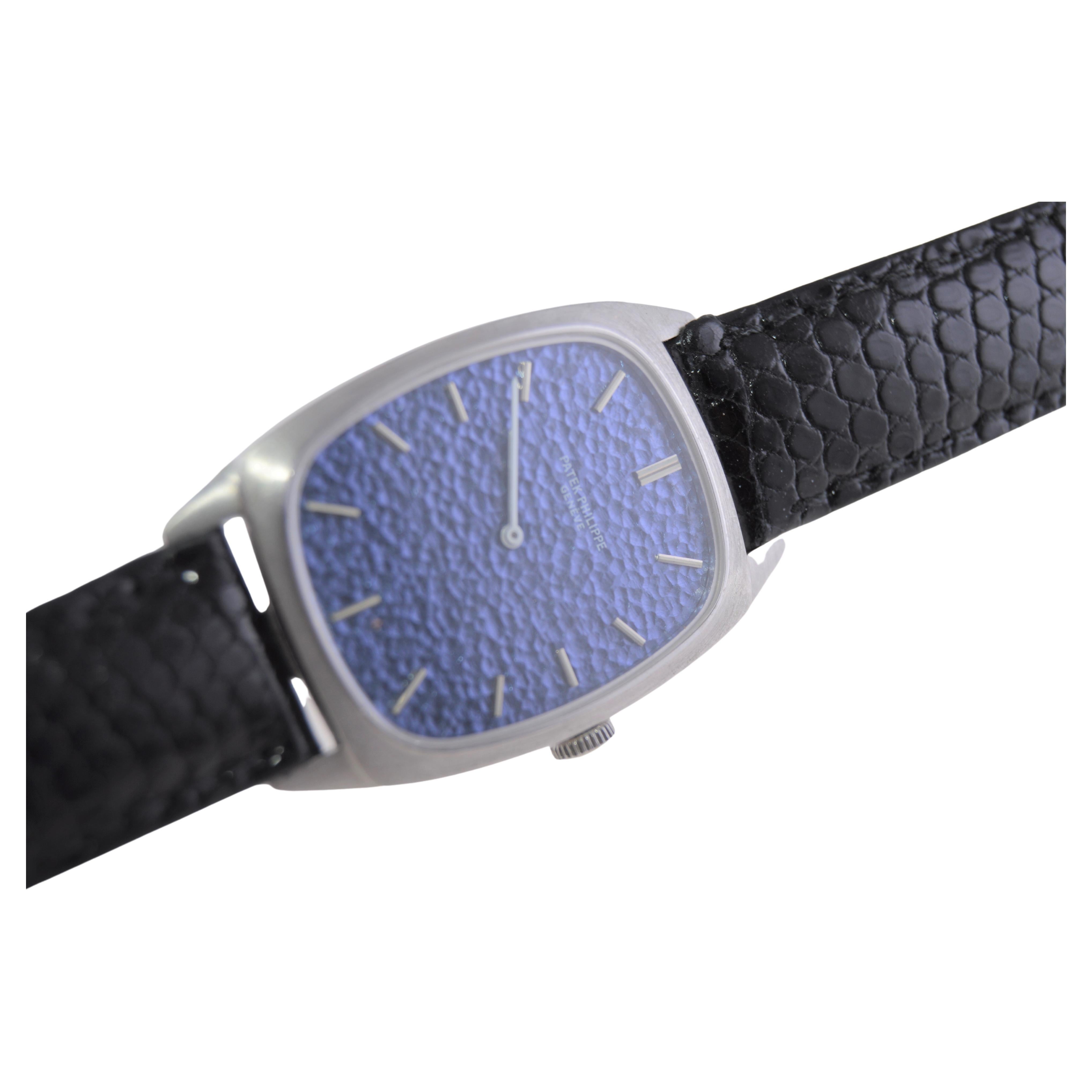 Patek Philippe Montre de style robe en or blanc avec cadran d'origine 2
