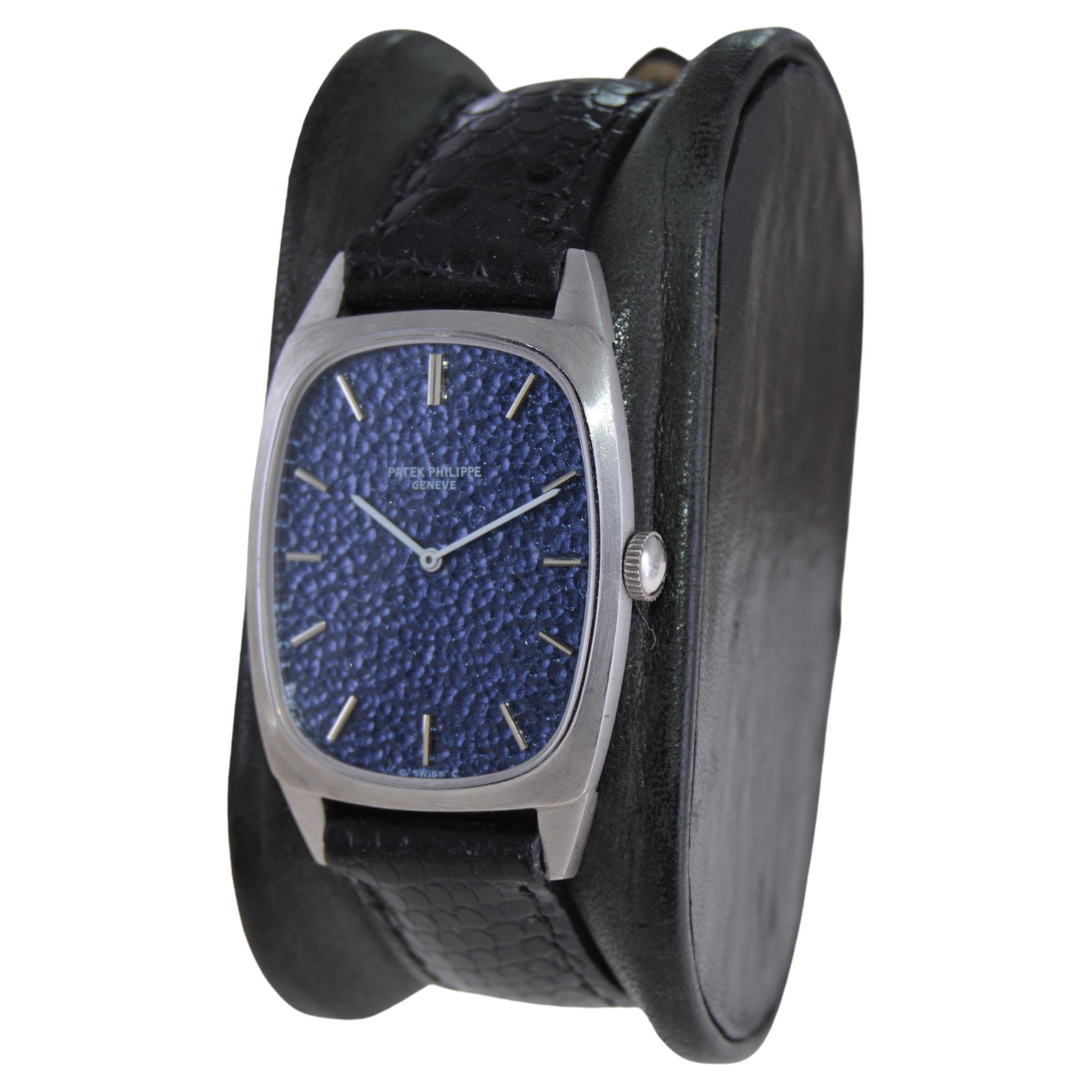 robe noir bleu or blanc