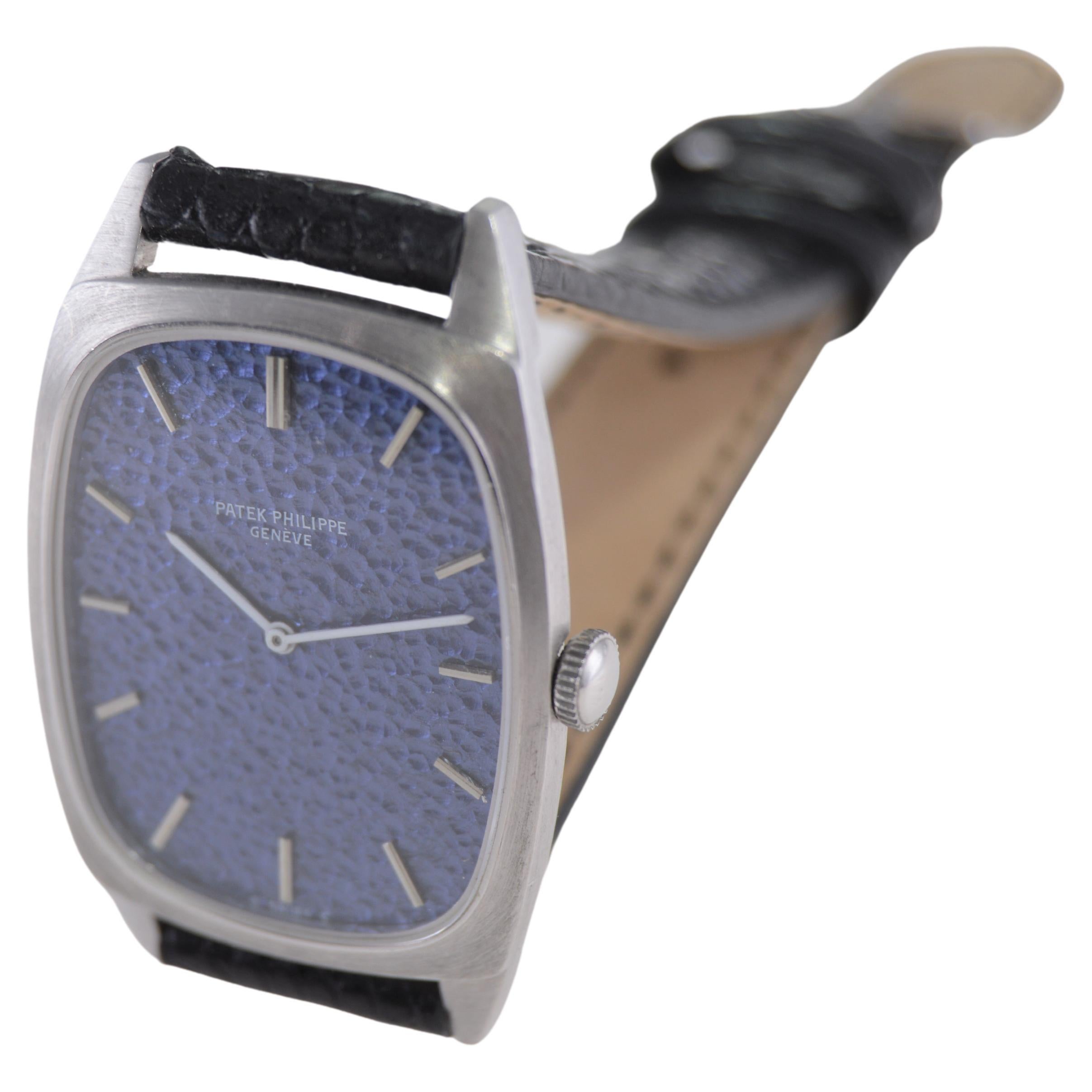 Patek Philippe Montre de style robe en or blanc avec cadran d'origine 1