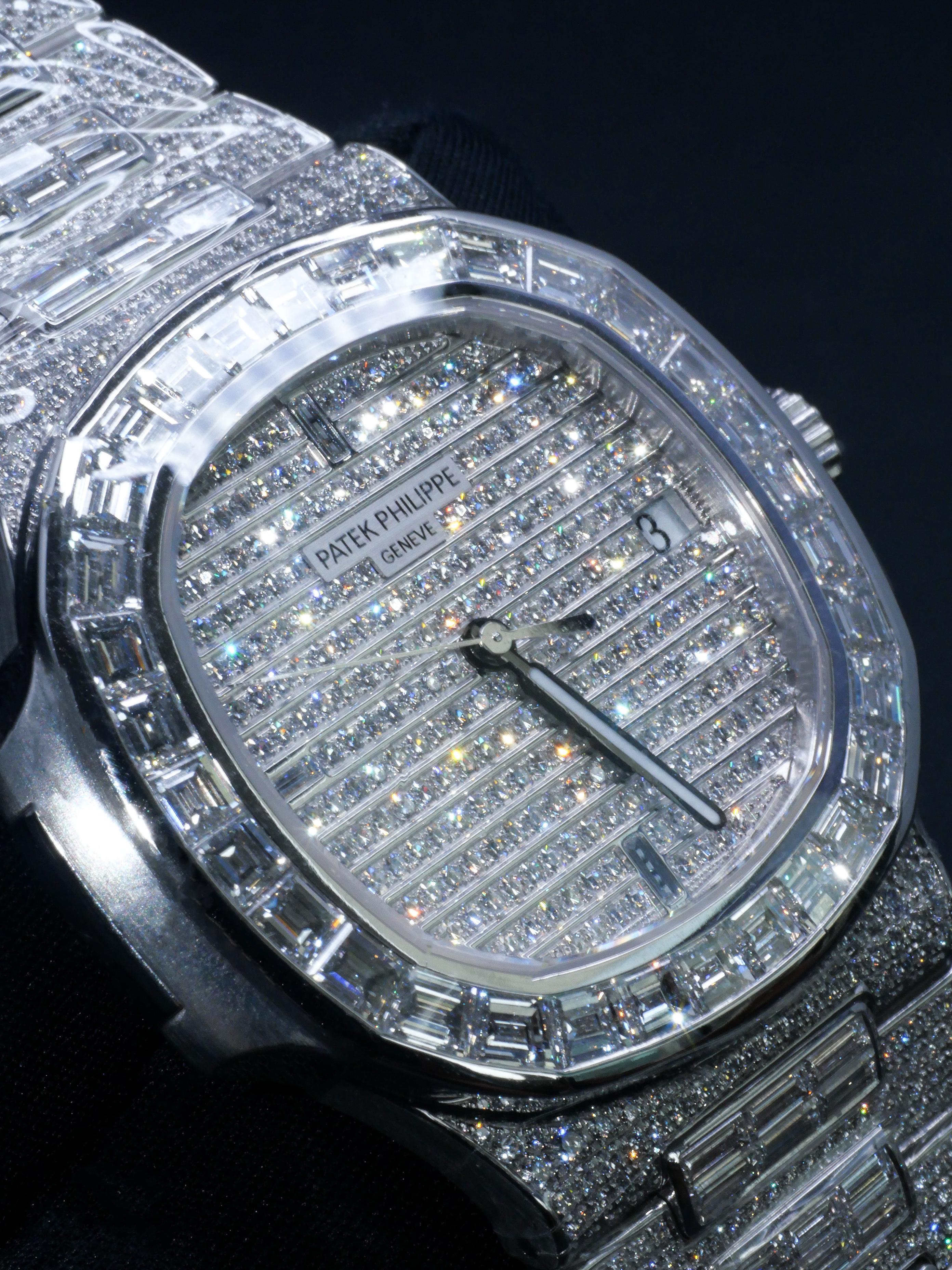 Patek Philippe white gold Nautilus self winding wristwatch Ref 5719/10G For Sale 4