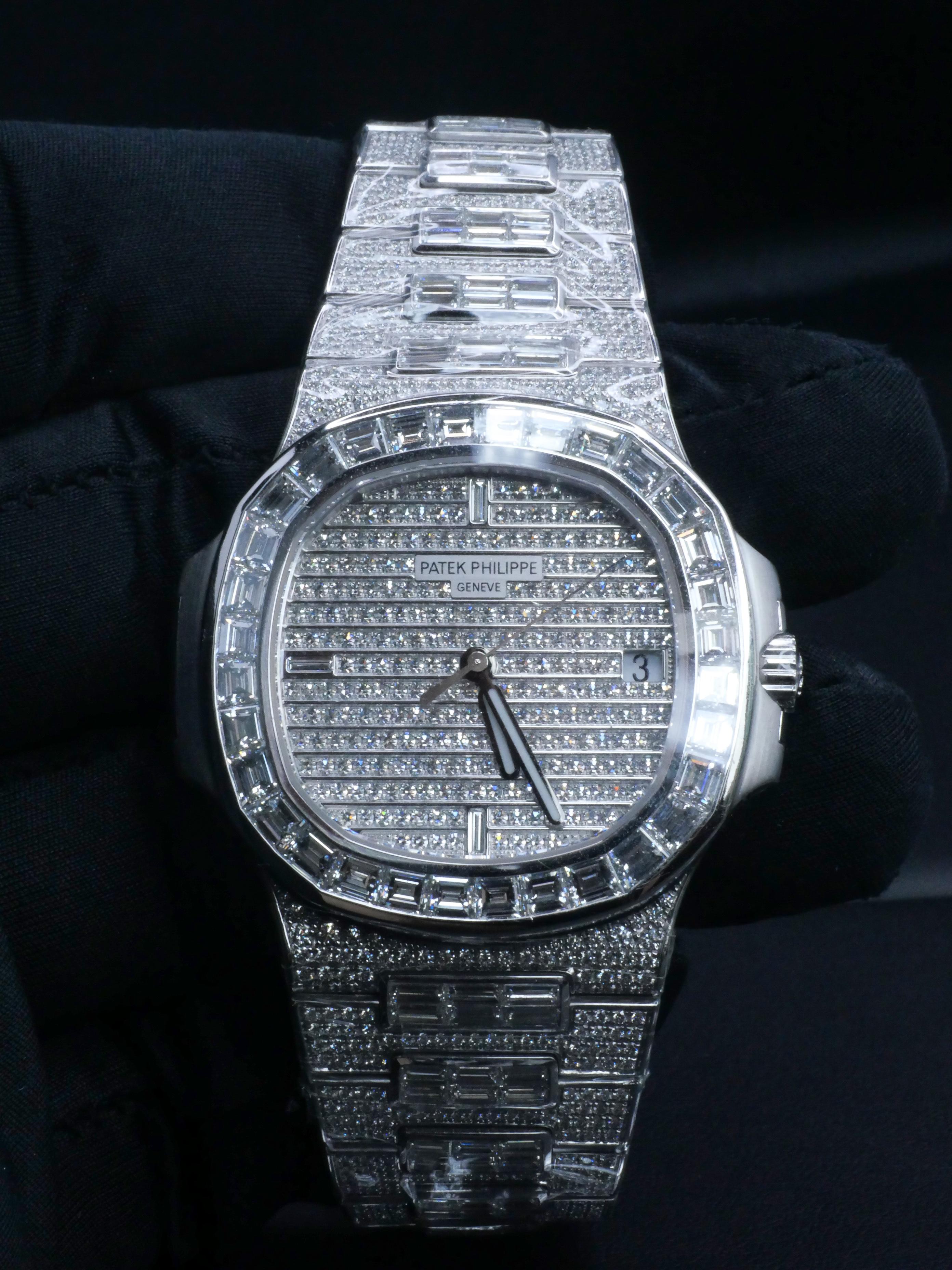 Patek Philippe white gold Nautilus self winding wristwatch Ref 5719/10G For Sale 1