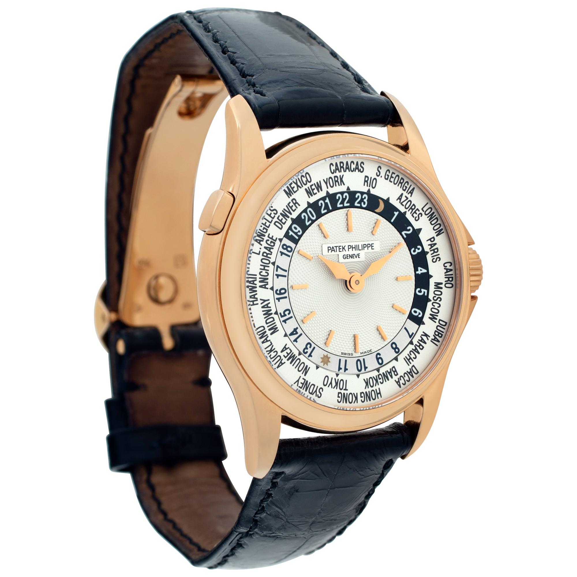 Patek Philippe Montre-bracelet World Time en or rose 18 carats, réf. 5110r Excellent état - En vente à Surfside, FL