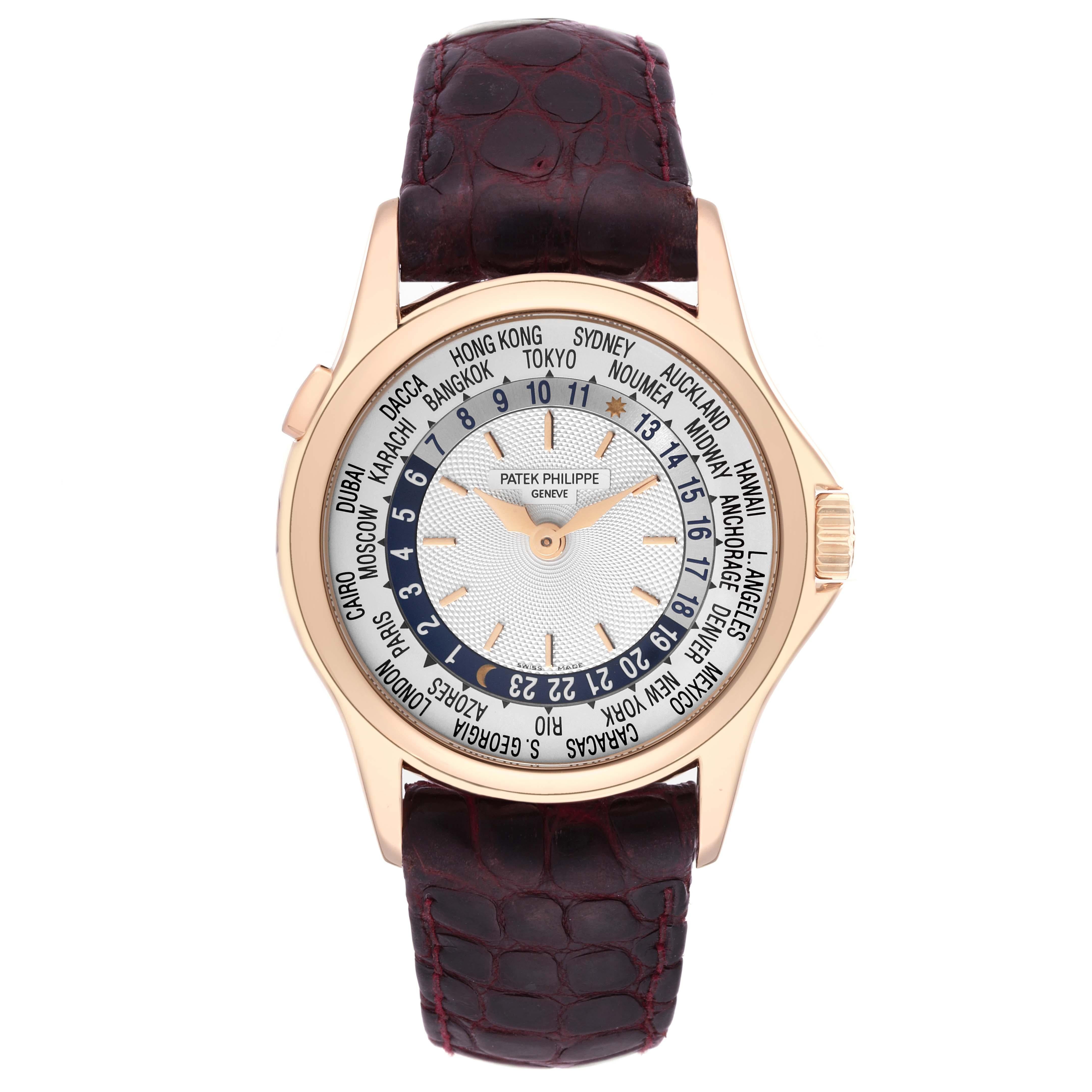 Patek Philippe World Time Automatic Silver Dial Rose Gold Mens Watch 5110. Mouvement automatique à remontage automatique. Plaqué en rhodium avec embellissement fausses cotes. Echappement à ancre en ligne droite, mini rotor en or 22 carats,