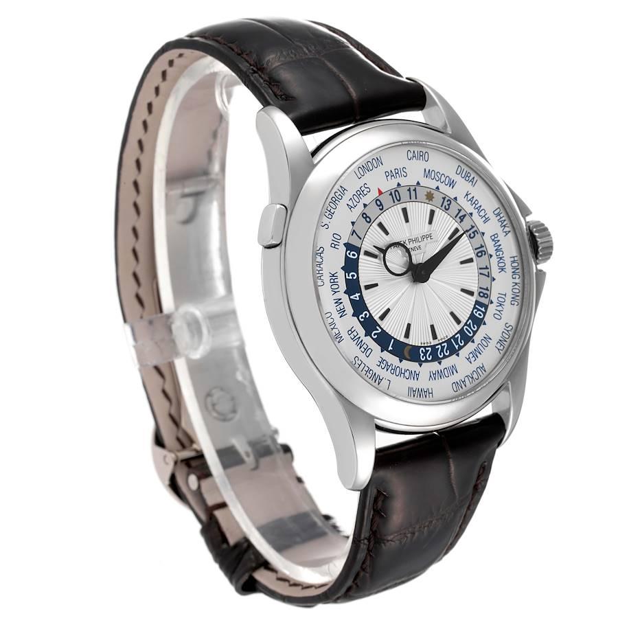 Patek Philippe Montre pour homme World Time Complications en or blanc 5130 Excellent état - En vente à Atlanta, GA