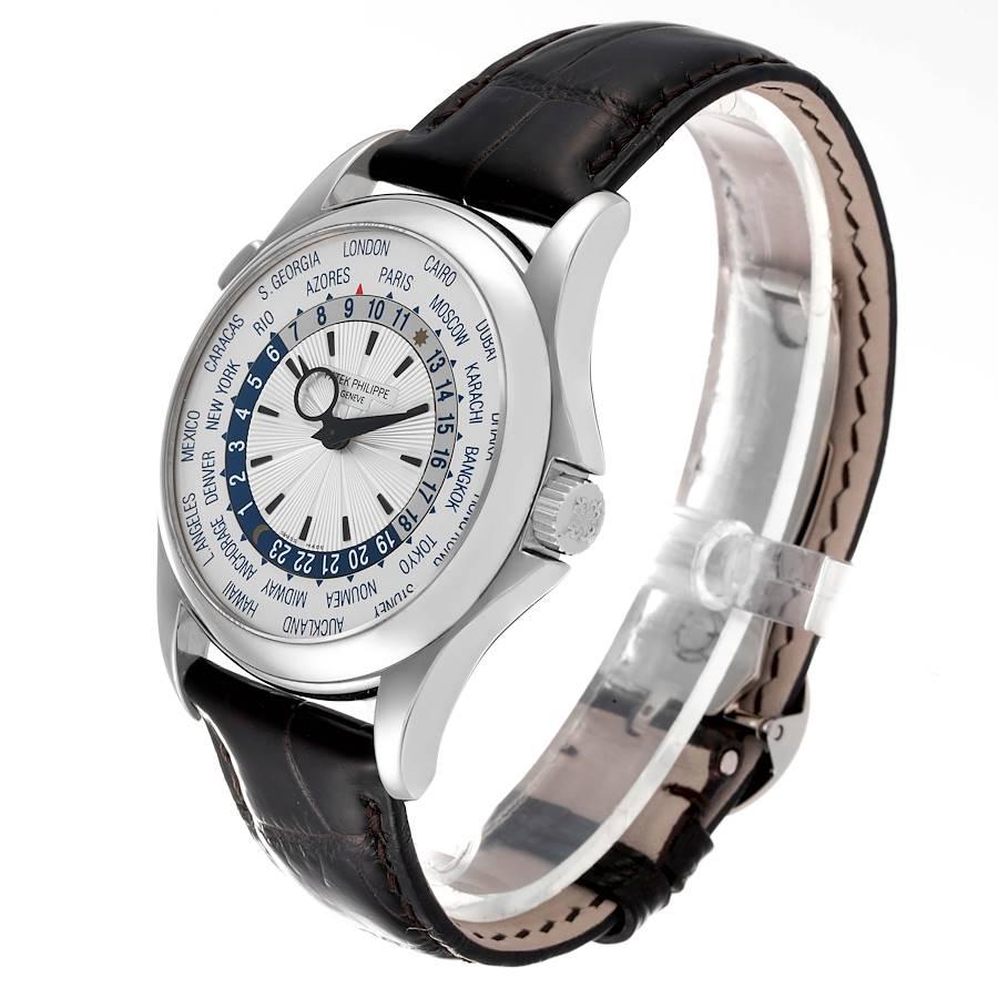 Patek Philippe Montre pour homme World Time Complications en or blanc 5130 Pour hommes en vente