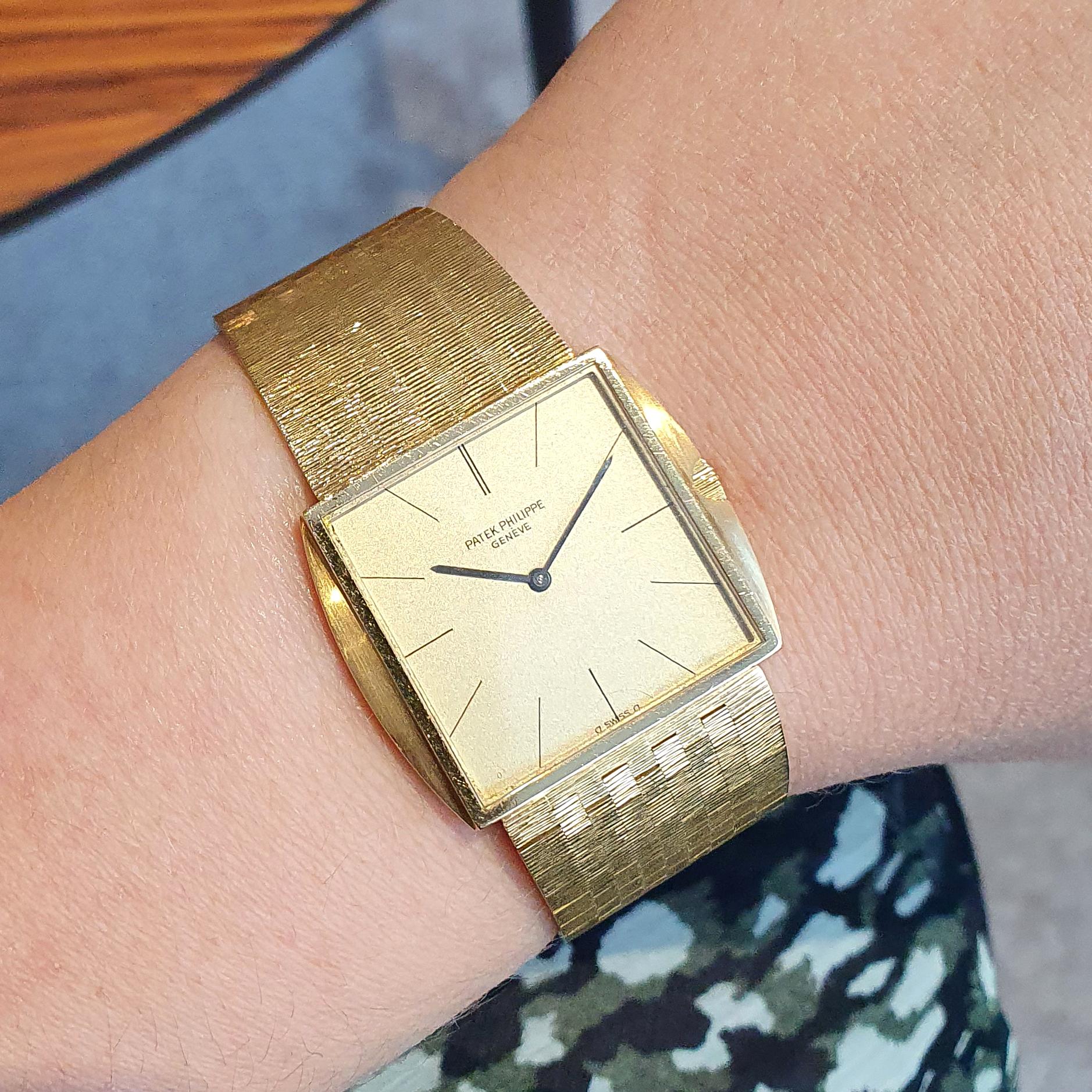 Patek Philippe Yellow Gold 18K Wristwatch 1960S In Excellent Condition For Sale In Geneva, CH