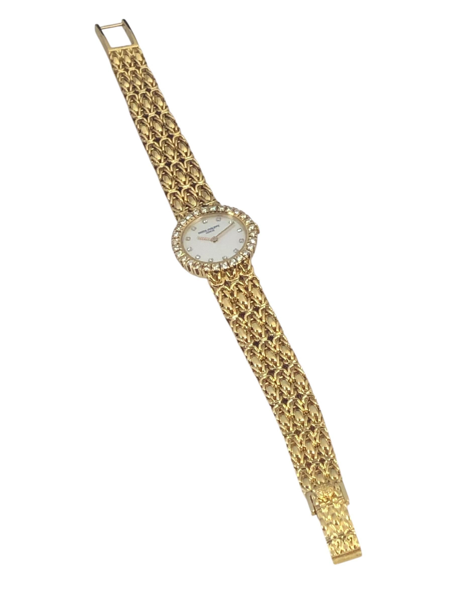 Patek Philippe Montre-bracelet pour dames en or jaune et diamants Ref 4506/1 en vente 2