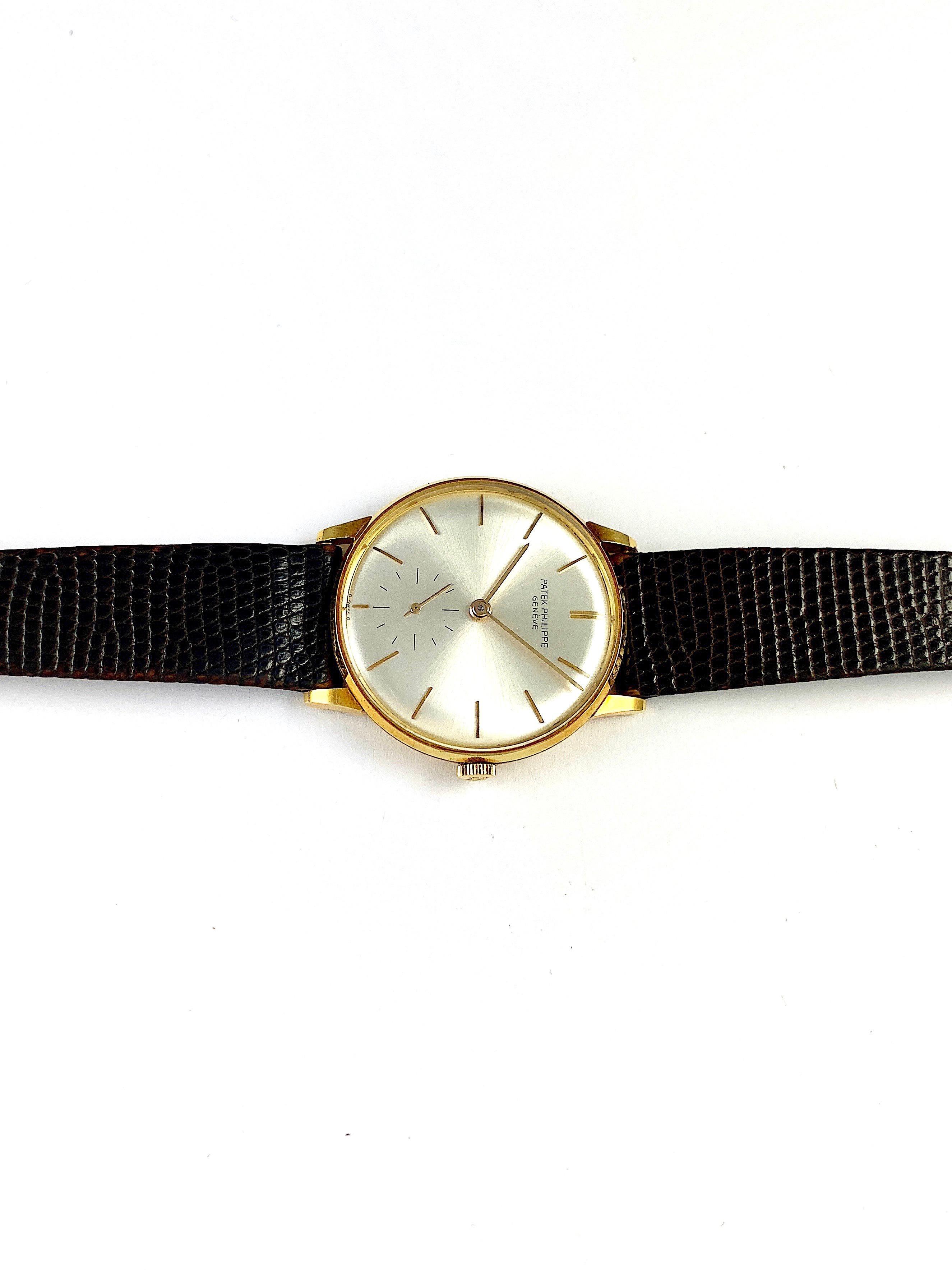 Women's or Men's Patek Philippe Yellow Gold Calatrava Reference 3420 Manual Wind Wristwatch For Sale