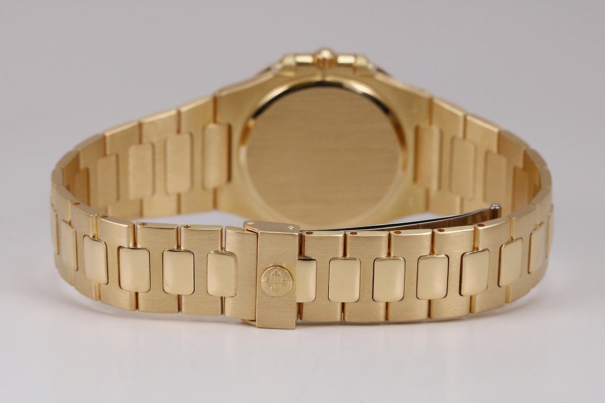Patek Philippe Yellow Gold Nautilus Quartz Wristwatch Ref 3900/1, circa 1990s 5