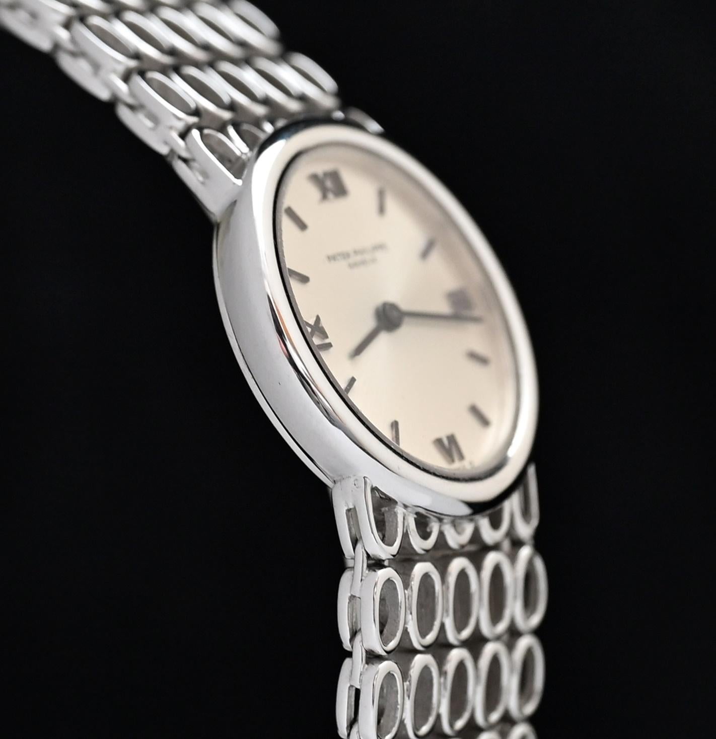 Women's Patek Philippe18K White Gold Lady Oval Bracelet Watch 4180/1, 1970's For Sale
