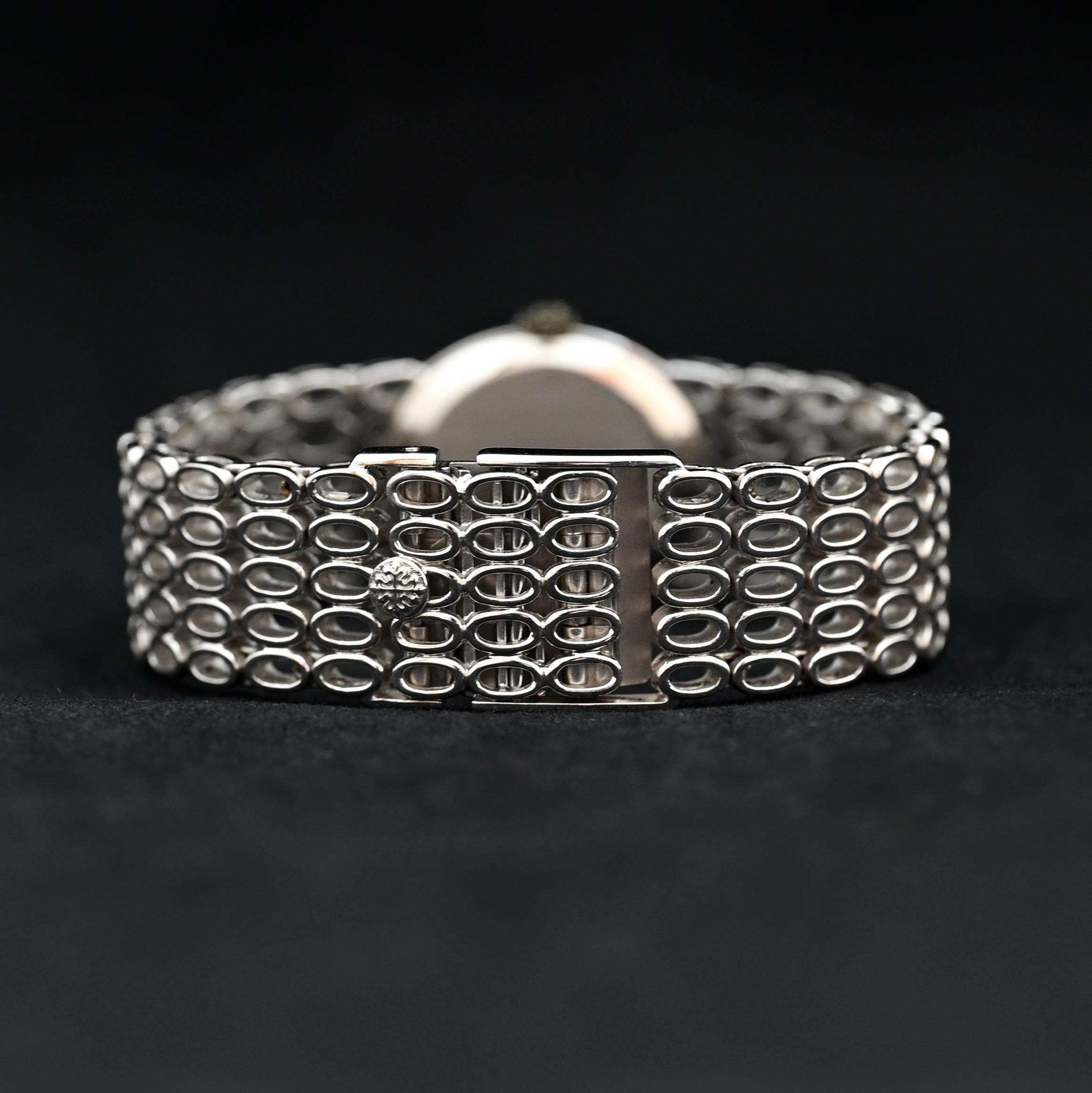 Patek Philippe18K White Gold Lady Oval Bracelet Watch 4180/1, 1970's For Sale 3