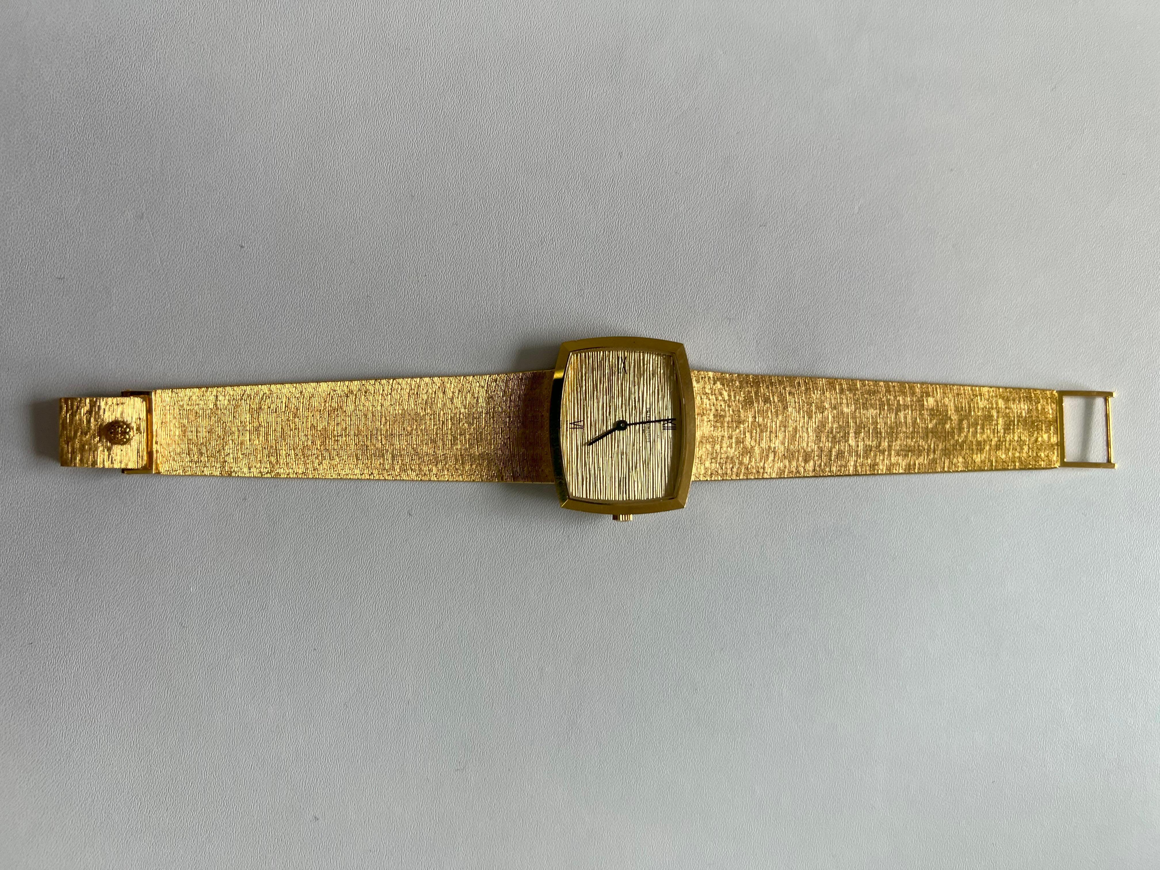 Patek Phillipe 18 Karat Yellow Gold Textured Gold Vintage Estate Watch In Good Condition For Sale In Oakton, VA