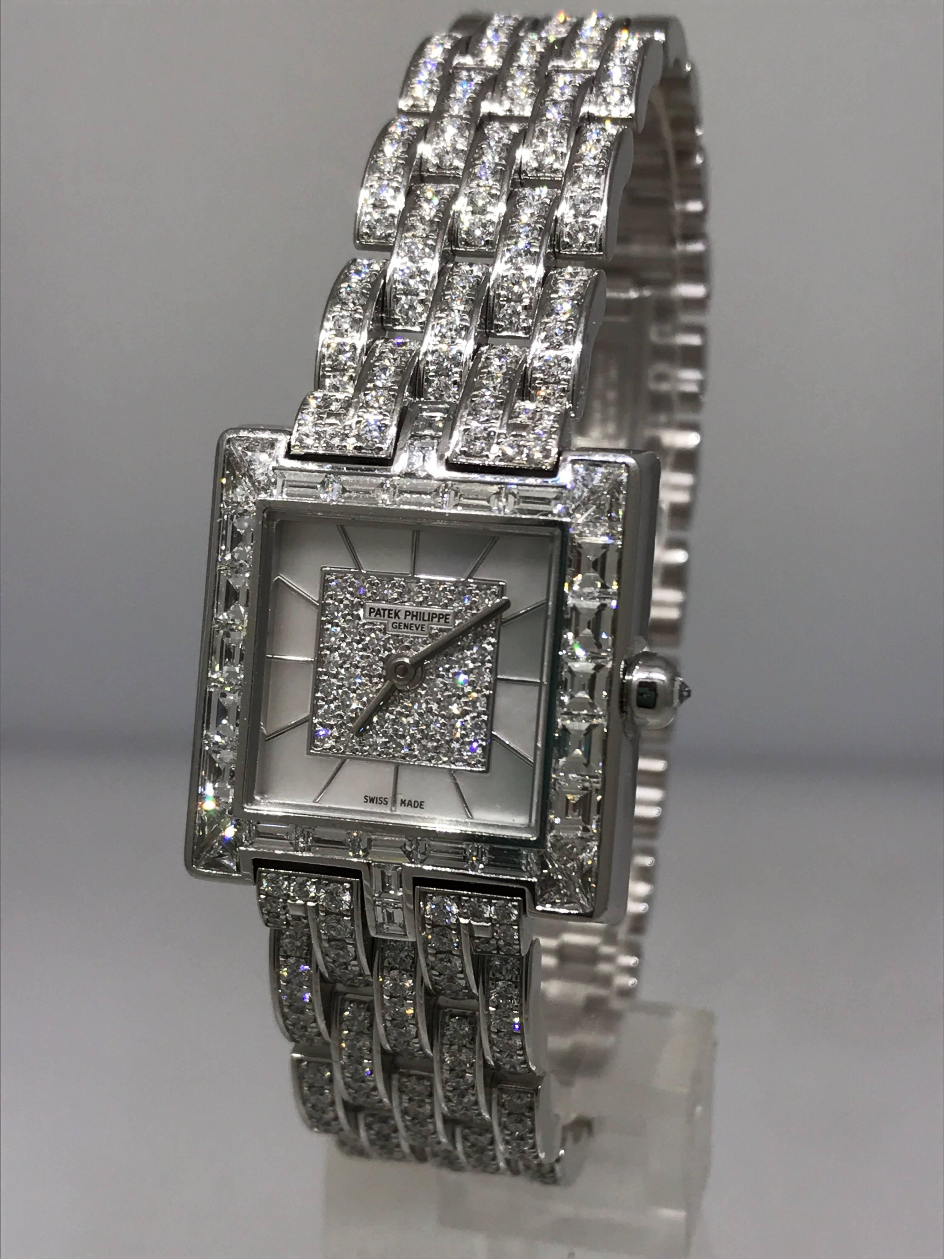 Patek Phillipe Gondolo 18 Karat White Gold & Pave Diamond Lady's Bracelet Watch  In Excellent Condition For Sale In New York, NY