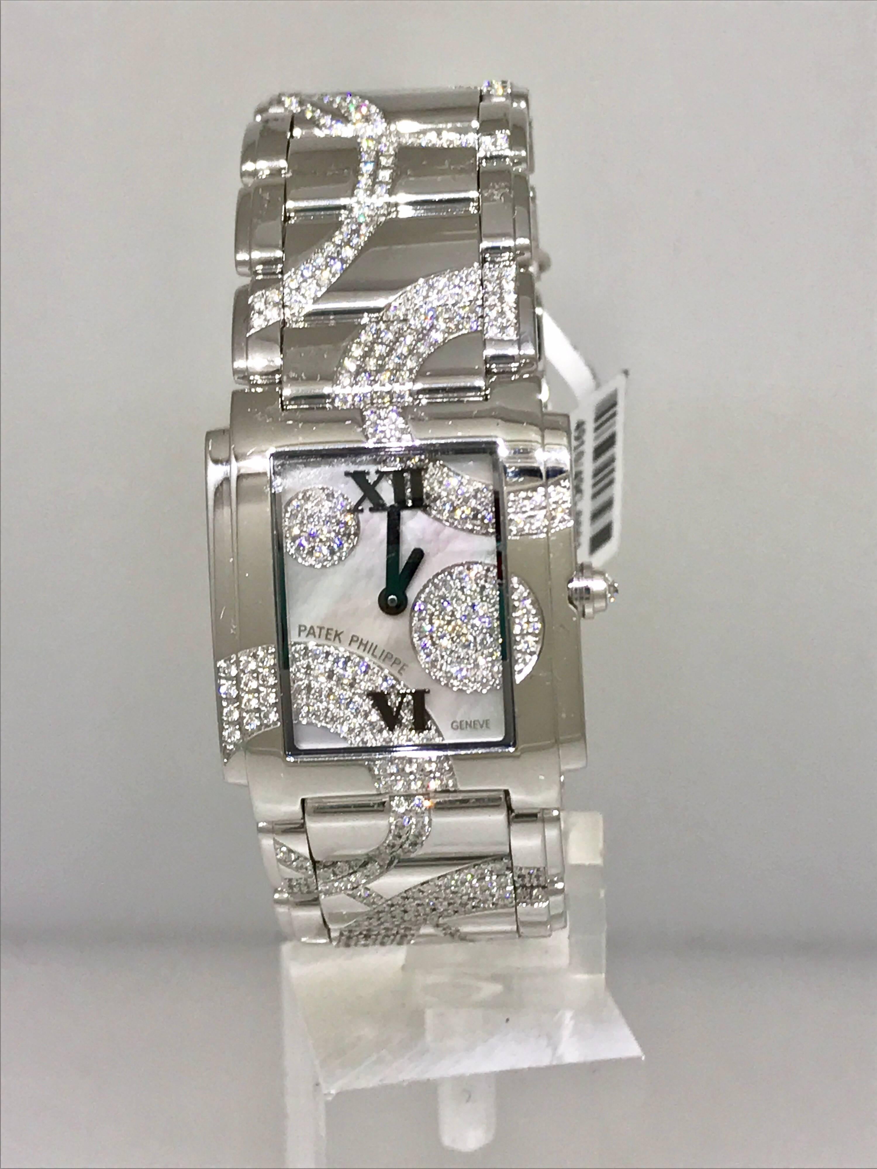 Patek Philippe Ladies White Gold Diamond Twenty-4 Bracelet Wristwatch 4910/49g For Sale 1