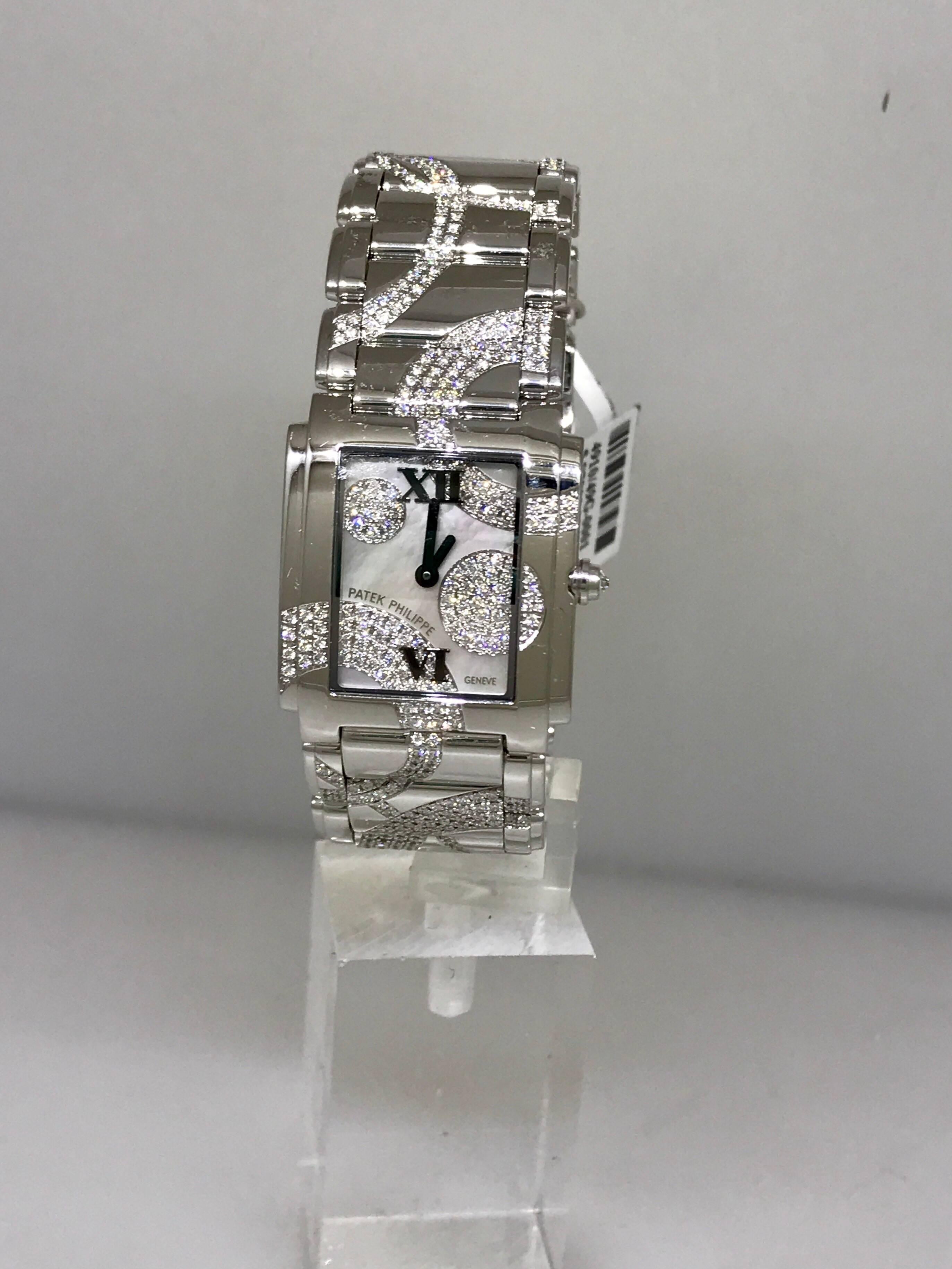 Patek Philippe Ladies White Gold Diamond Twenty-4 Bracelet Wristwatch 4910/49g For Sale 2