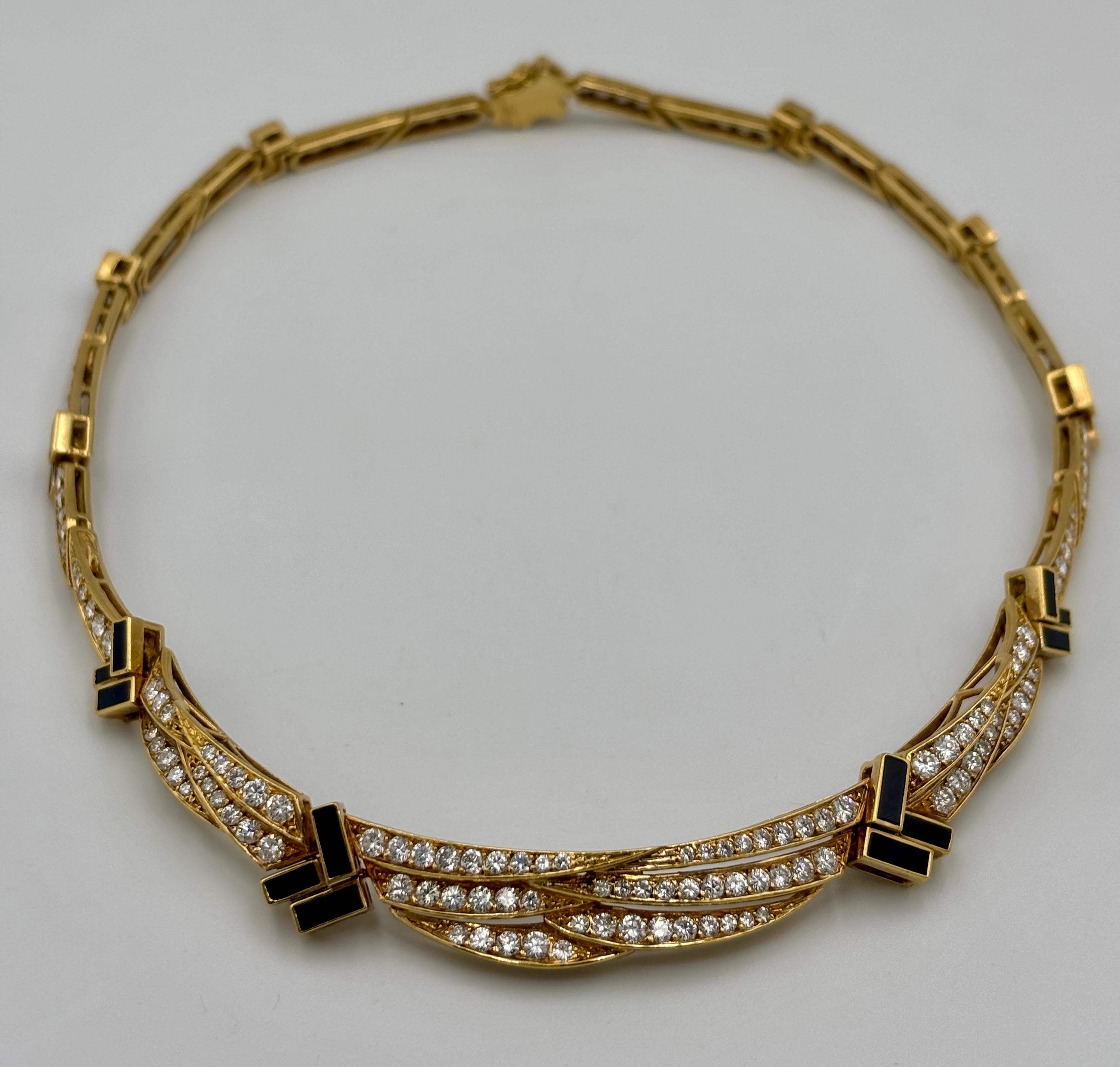 Taglio rotondo Patek Phillippe girocollo in oro 18k, onice e diamanti con circa 6,5 carati di diamanti in vendita
