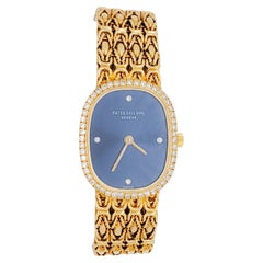 Damenuhr aus 18 Karat Gelbgold mit blauem Zifferblatt von Patek Phillippe und Diamant