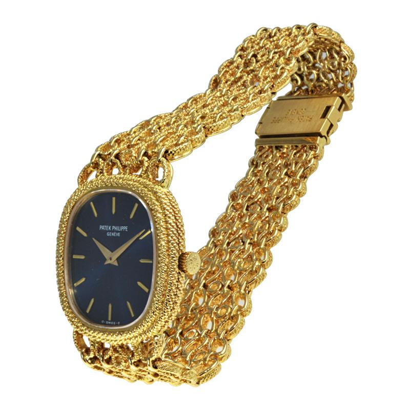 Ellipsen-Armbanduhr aus Gelbgold von Patek, um 1980   im Angebot 1