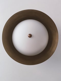 Pati - par de apliques de latón macizo y opalina de Candas Design