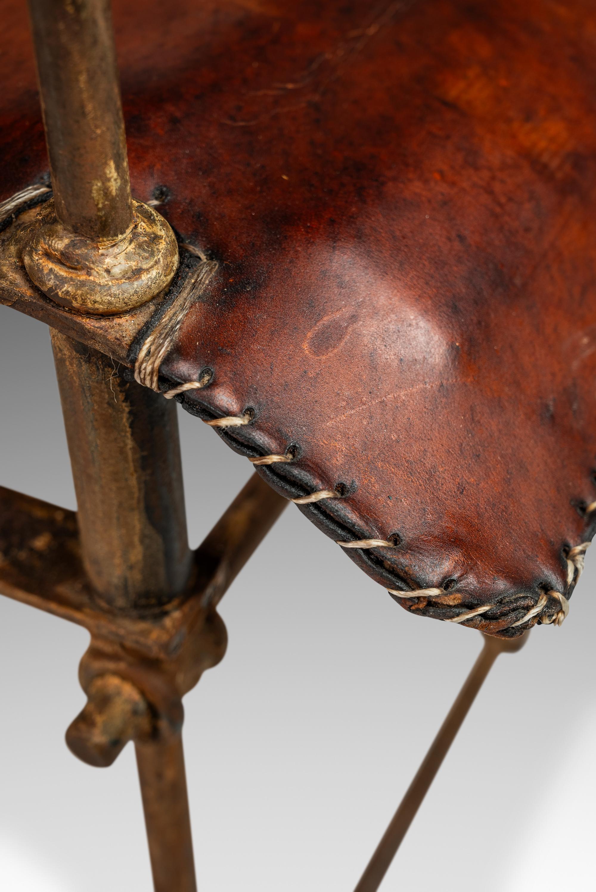 Chaise longue en fer patiné et cuir attribuée à Ilana Goor, Israël, vers 1960 en vente 13
