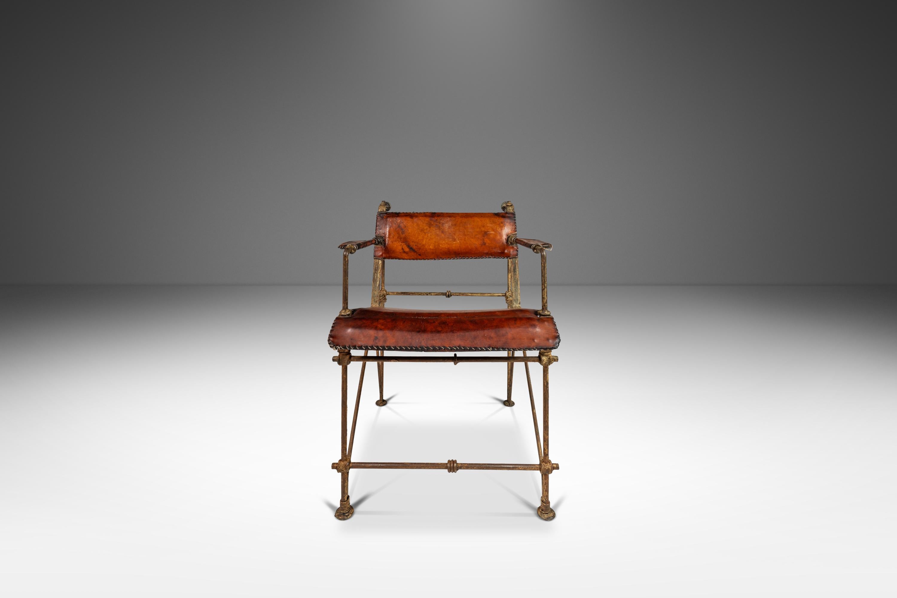 Brutalisme Chaise longue en fer patiné et cuir attribuée à Ilana Goor, Israël, vers 1960 en vente