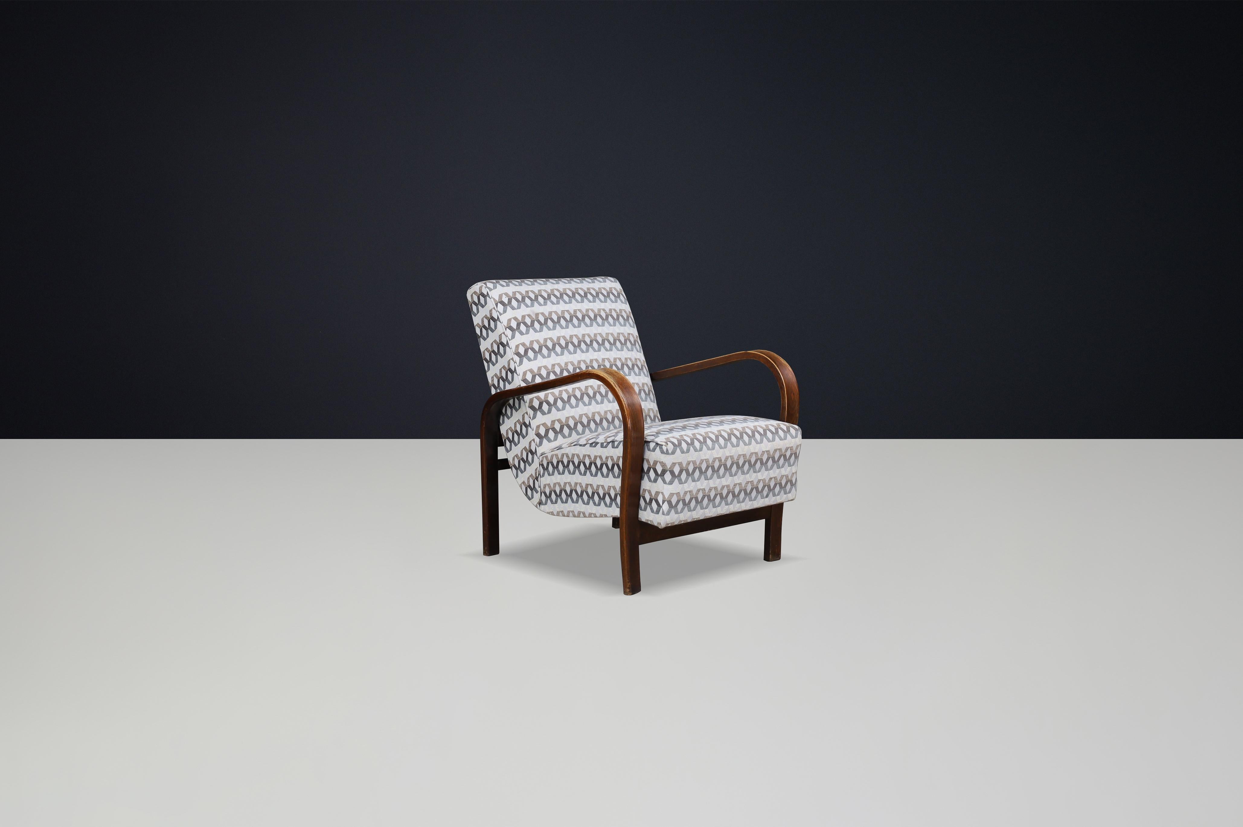 Chaise longue tchèque patinée des années 1930 par Koželka & Kropáček - 12 disponibles pour des projets sur mesure

Une occasion rare d'acquérir une collection de chaises longues tchèques d'époque conçues par Karel Koželka et Antonín Kropáček dans