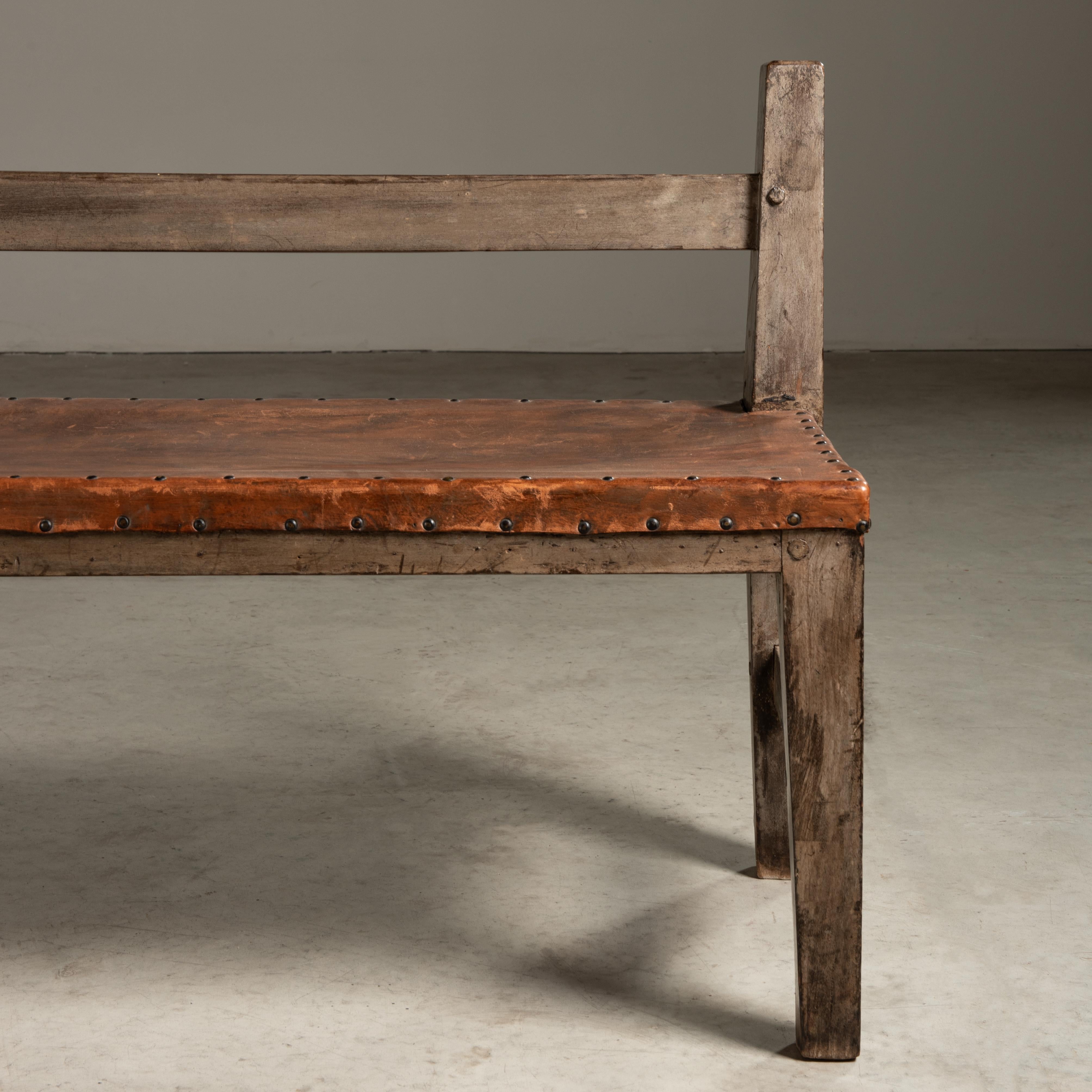 Patinated 19th Century Bench in Solid Wood and Leather, Brazilian Design For Sale 2