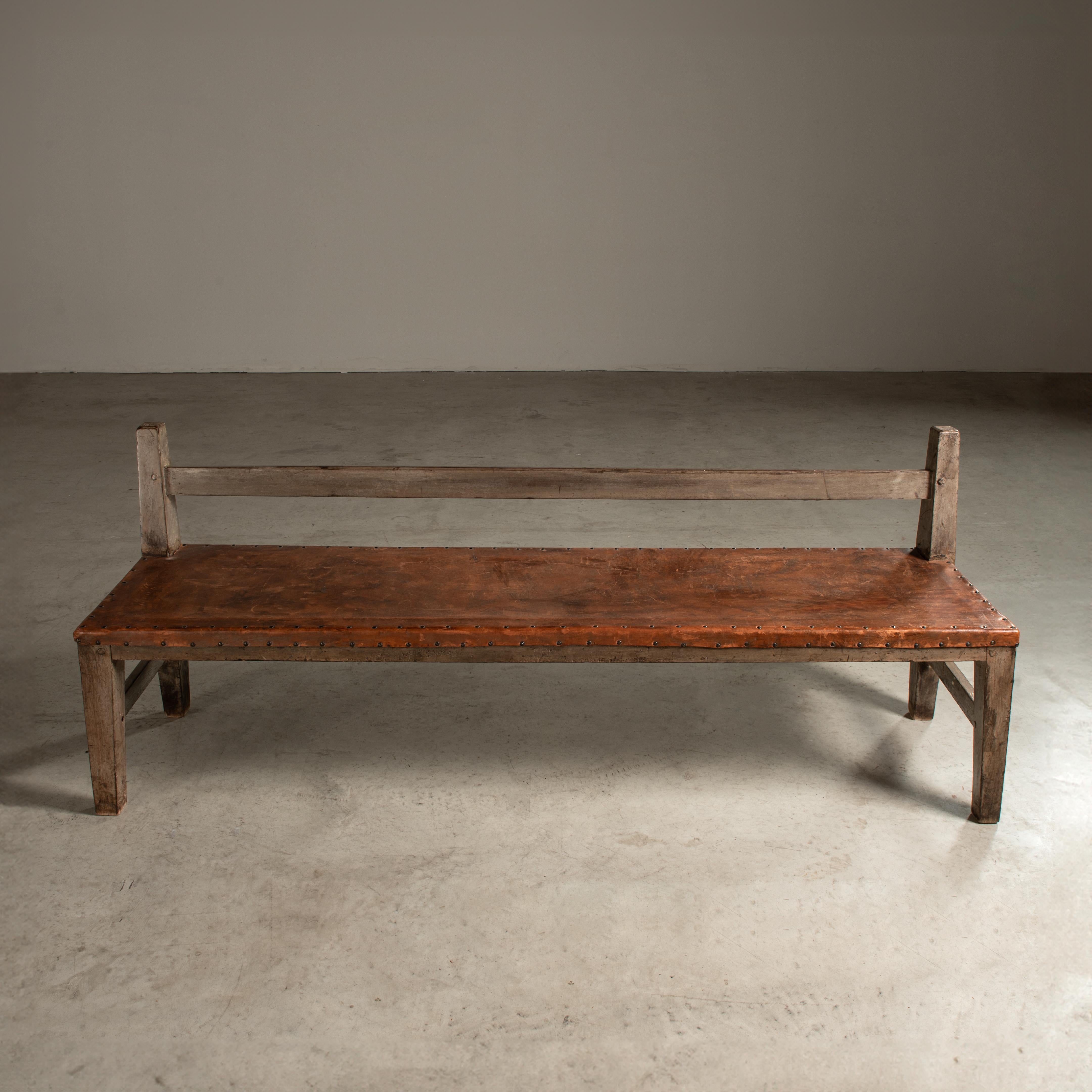 Patinated 19th Century Bench in Solid Wood and Leather, Brazilian Design For Sale 3