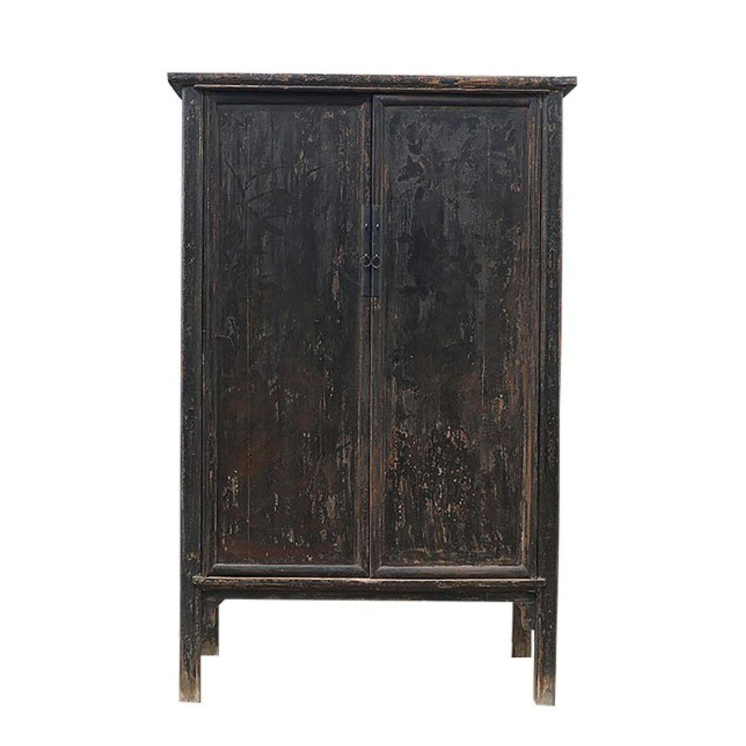 Patinated 19th Century Wooden Cabinet from Shanxi Province In Good Condition For Sale In Amsterdam, NL