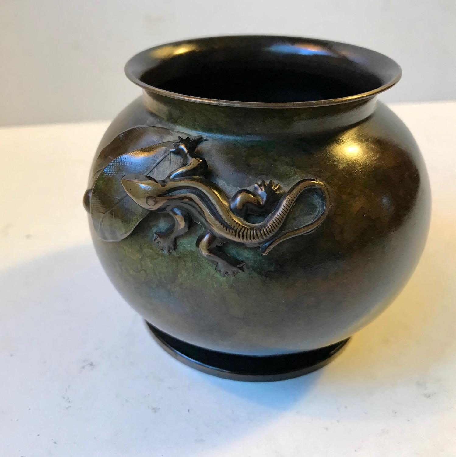 Patinated Art Deco Bronze Vase with Lizard by Holger Fredericia, Denmark, 1930s In Good Condition In Esbjerg, DK