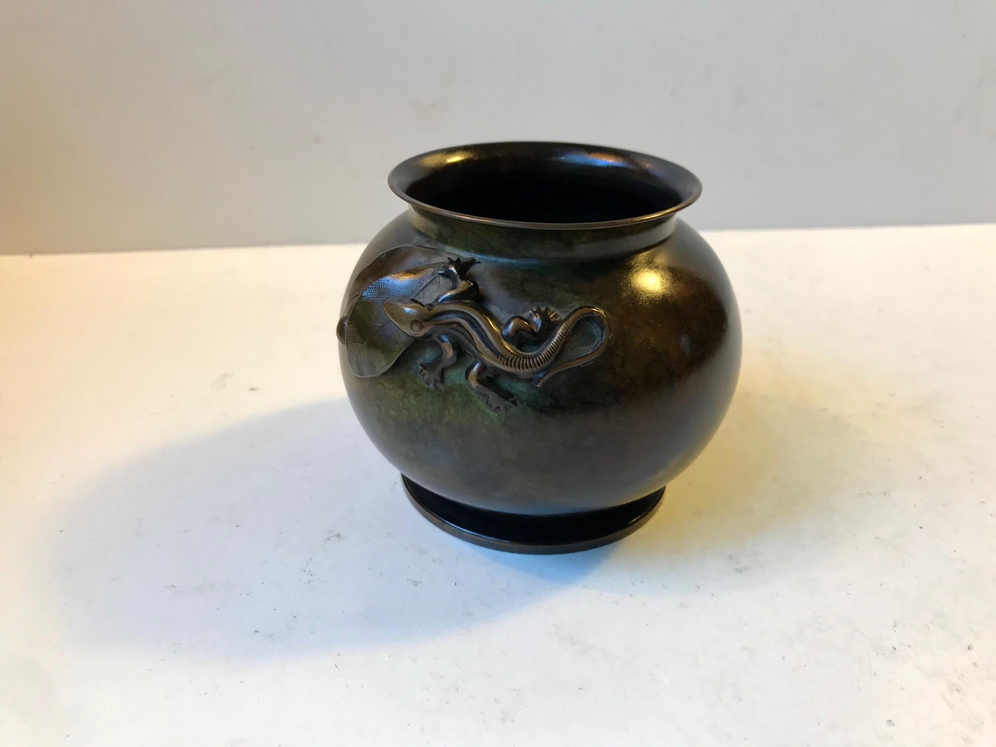 Mid-20th Century Patinated Art Deco Bronze Vase with Lizard by Holger Fredericia, Denmark, 1930s