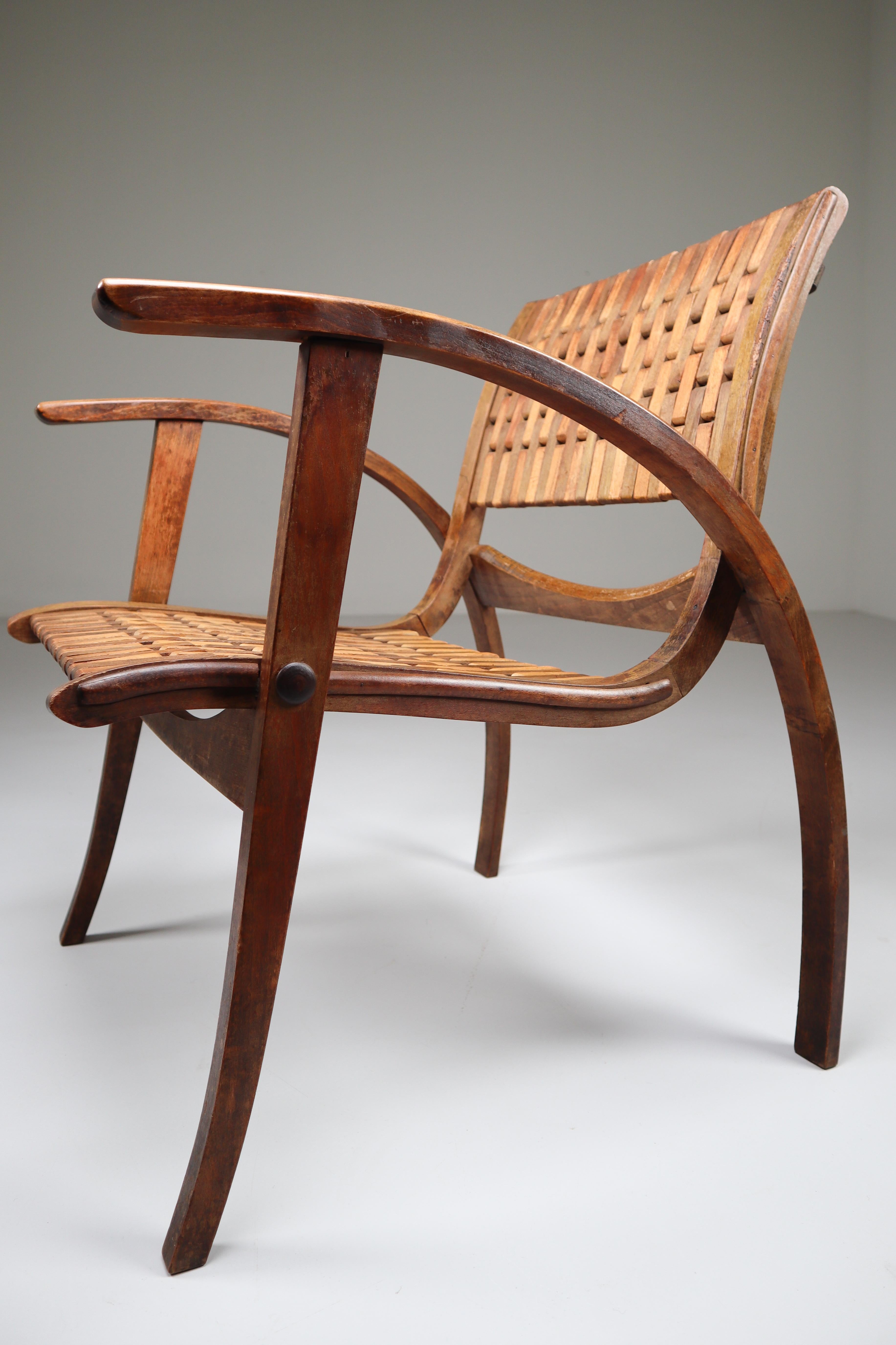 Patinated Bauhaus lounge chair designed by Erich Dieckmann, manufactured by Gelanka Tyskland in Germany, circa 1930. Made of high quality bent beech plywood with webbed seats and back, a beautiful combination of materials that work really well for