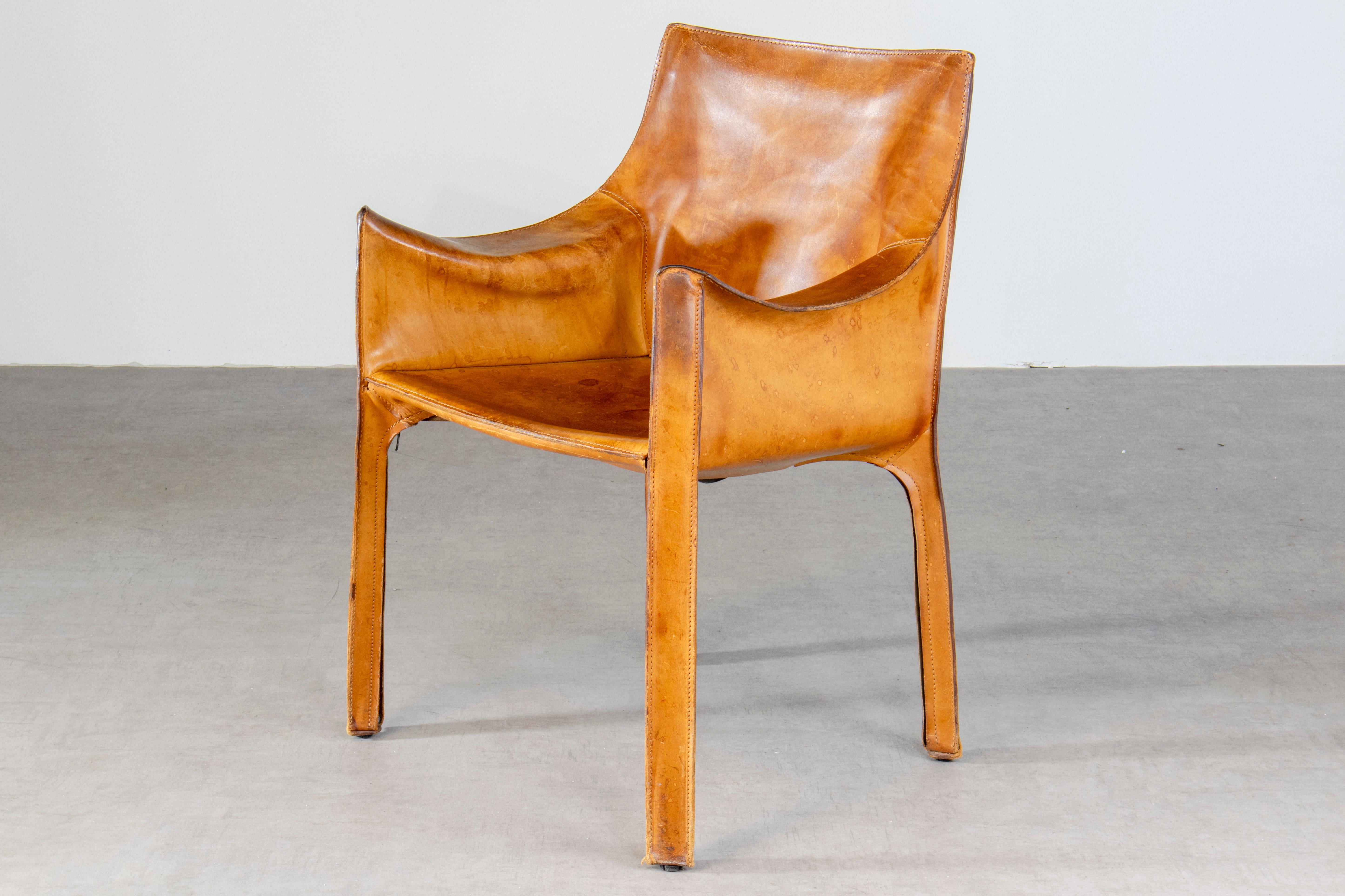Mid-Century Modern Fauteuil Bellini CAB 413 en cuir de selle cognac patiné pour Cassina en vente