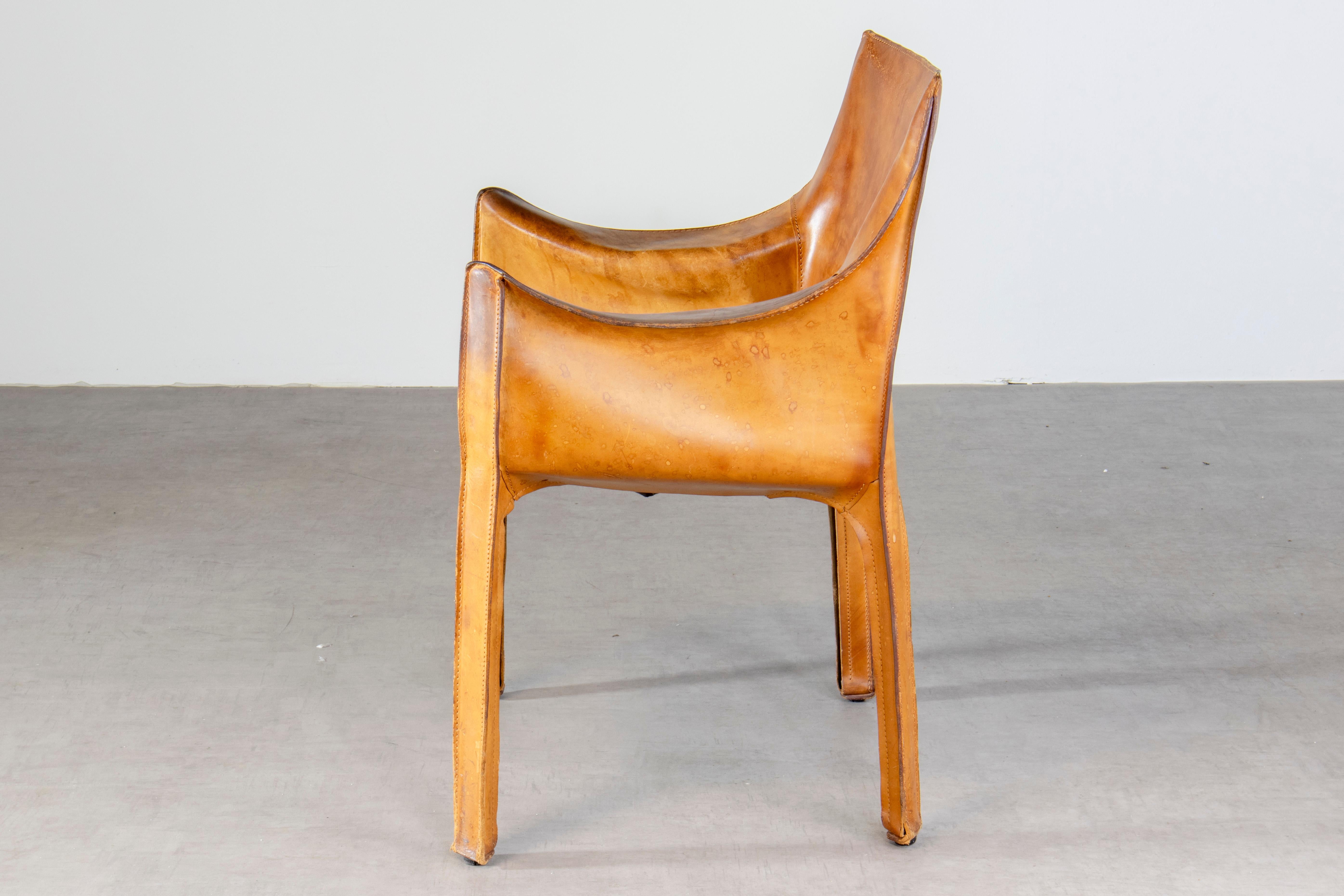 italien Fauteuil Bellini CAB 413 en cuir de selle cognac patiné pour Cassina en vente