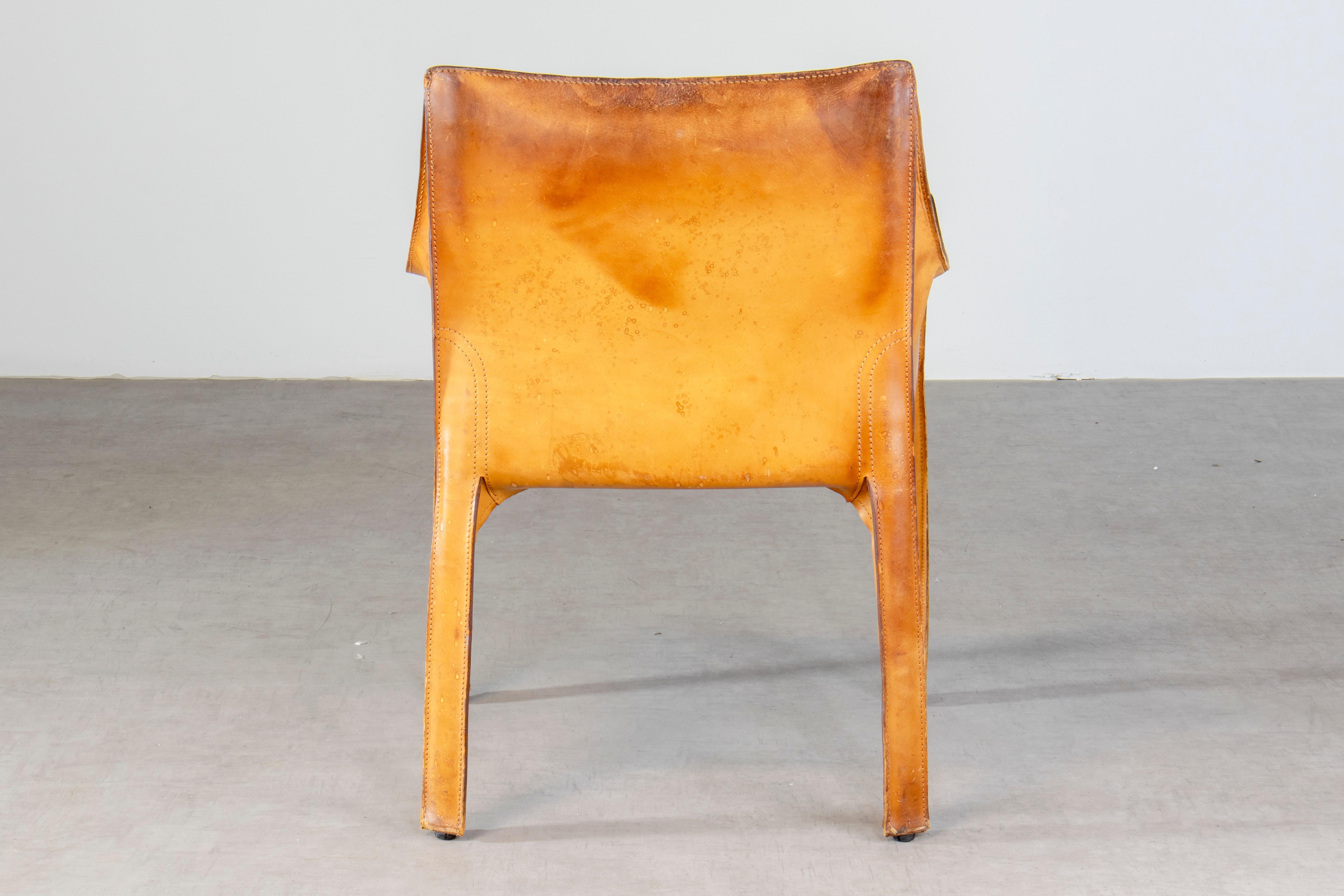 20ième siècle Fauteuil Bellini CAB 413 en cuir de selle cognac patiné pour Cassina en vente
