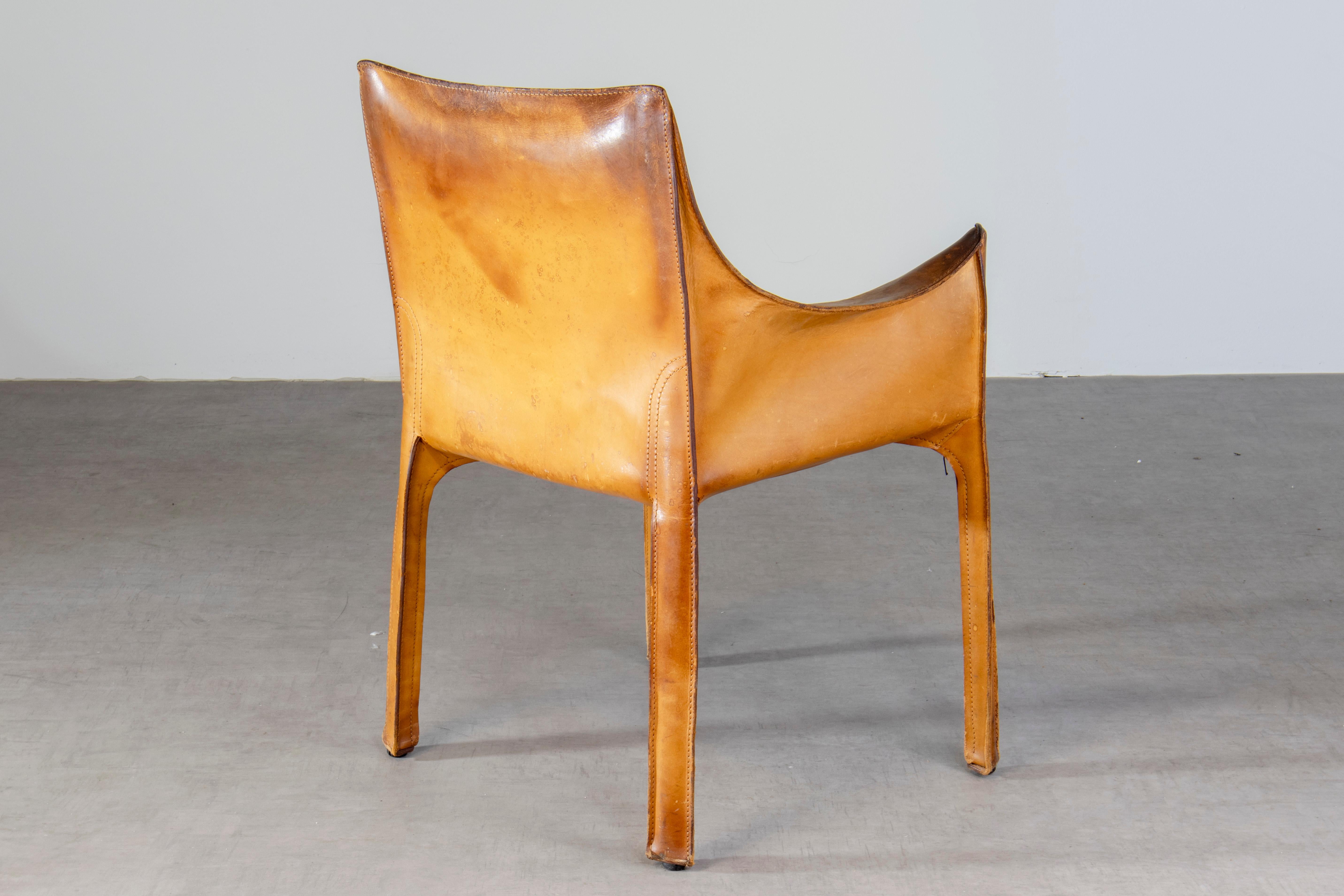 Cuir Fauteuil Bellini CAB 413 en cuir de selle cognac patiné pour Cassina en vente