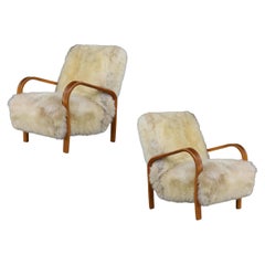 Sillas de salón de madera curvada patinada de Kozelka & Kropacek en piel de oveja de Texel