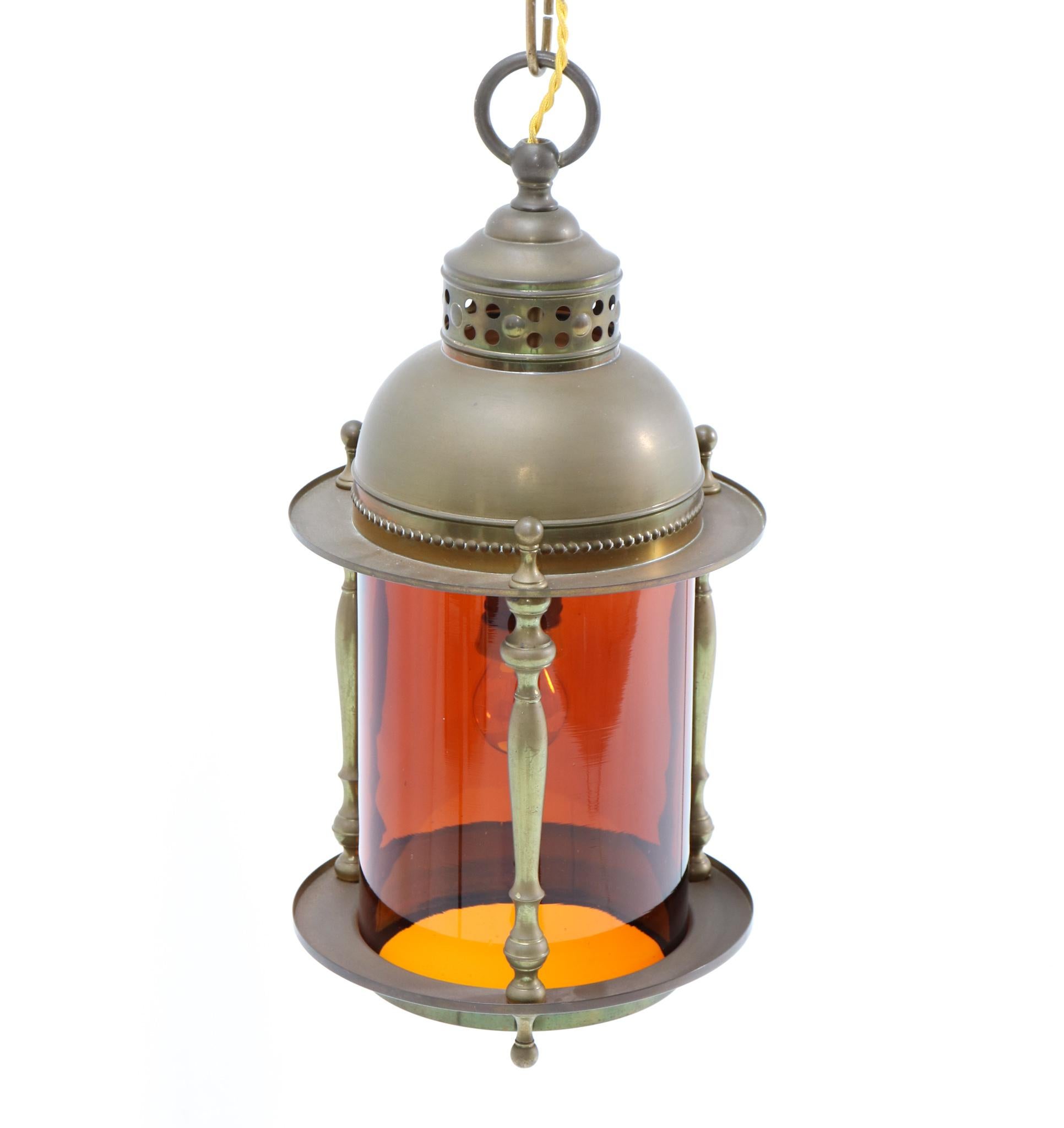 Stunning Art Nouveau hall lantern.
Striking Dutch design from the 1900s.
Patinated brass frame with original glass shade.
Rewired with one original socket for E-27 light bulb.
This wonderful Art Nouveau lantern is in very good condition and has