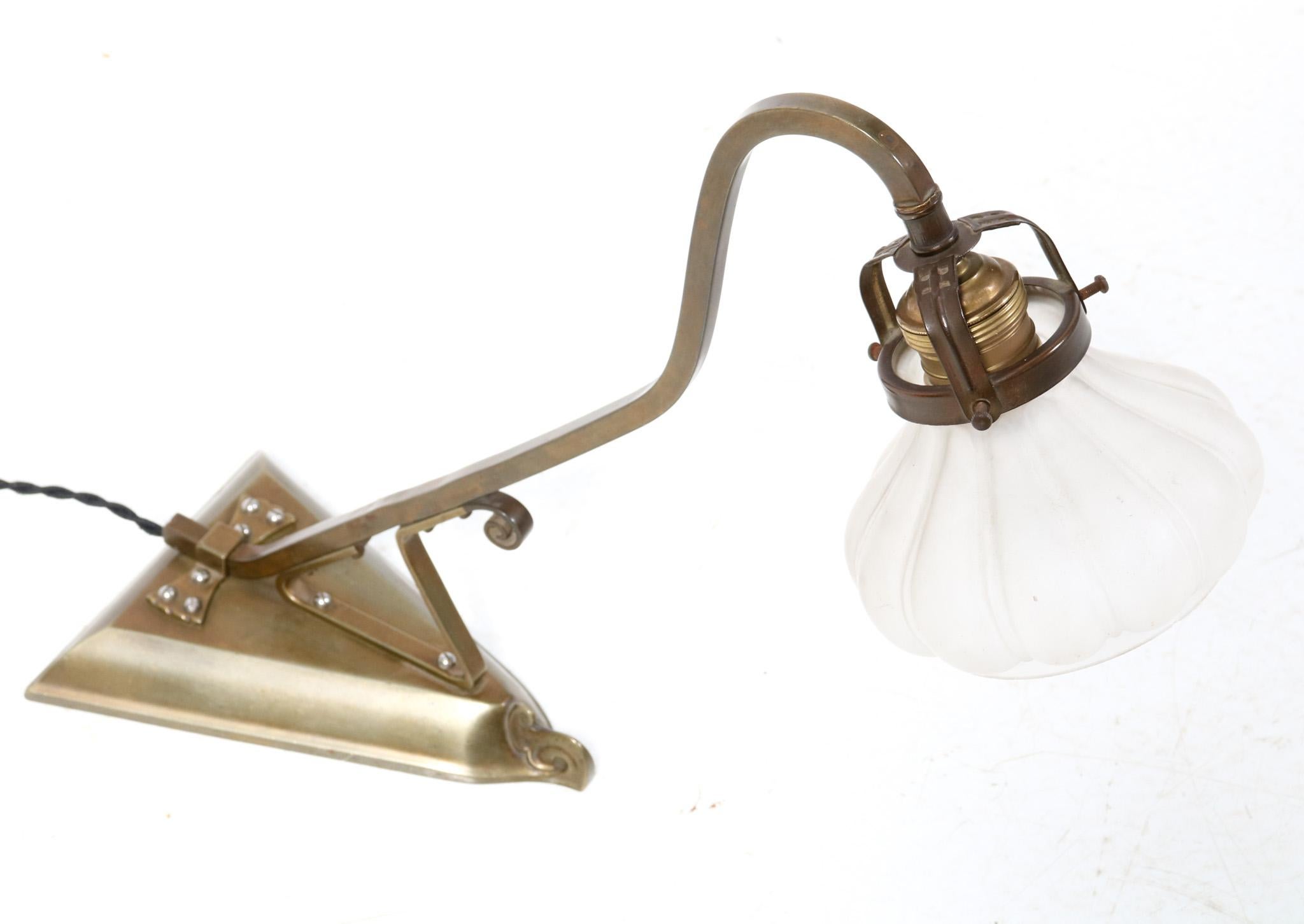 Stunning and rare Art Nouveau table lamp or desk lamp.
Striking Dutch design from the 1900s.
Patinated brass frame with original hand-blown glass shade.
Rewired with one original socket for E-27 light bulb.
This wonderful Art Nouveau table lamp or