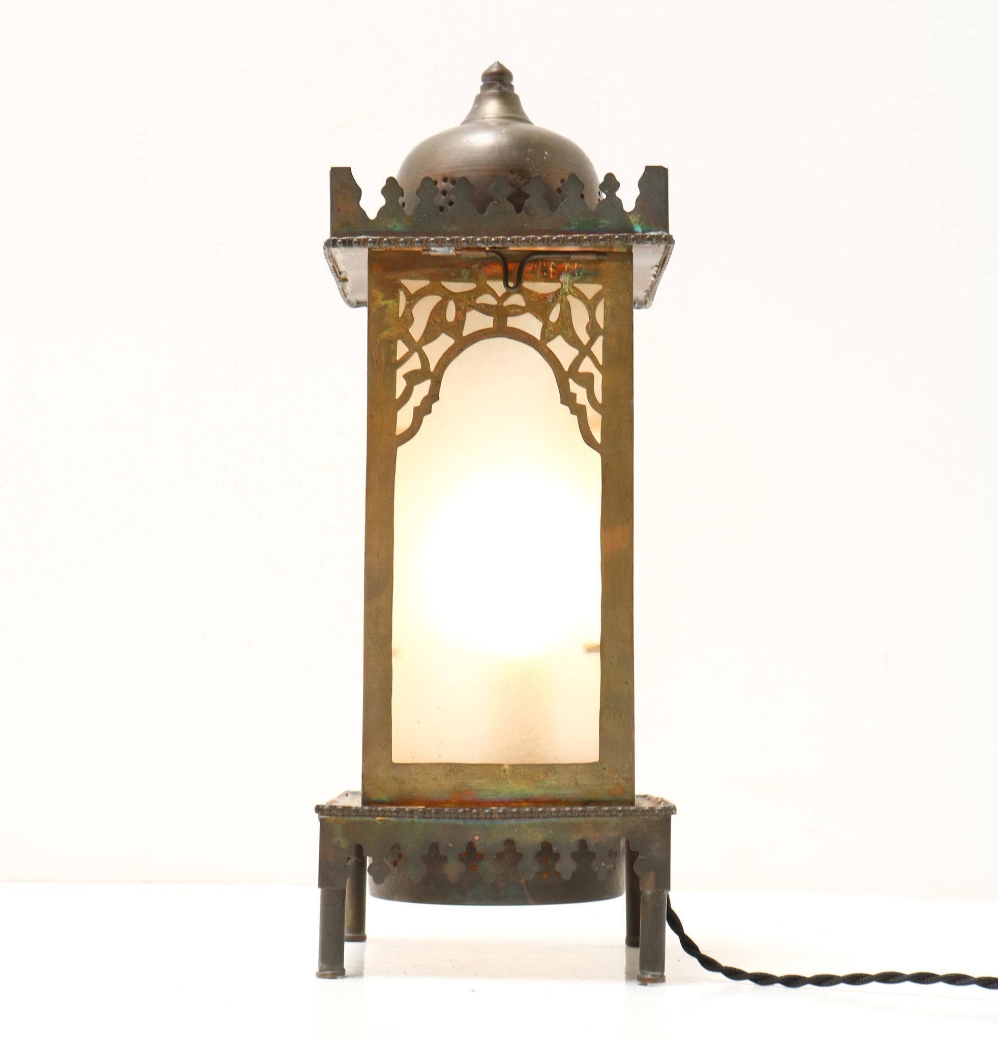 Patinated Brass Arts & Crafts Art Nouveau Table Lamp, 1900s In Good Condition For Sale In Amsterdam, NL