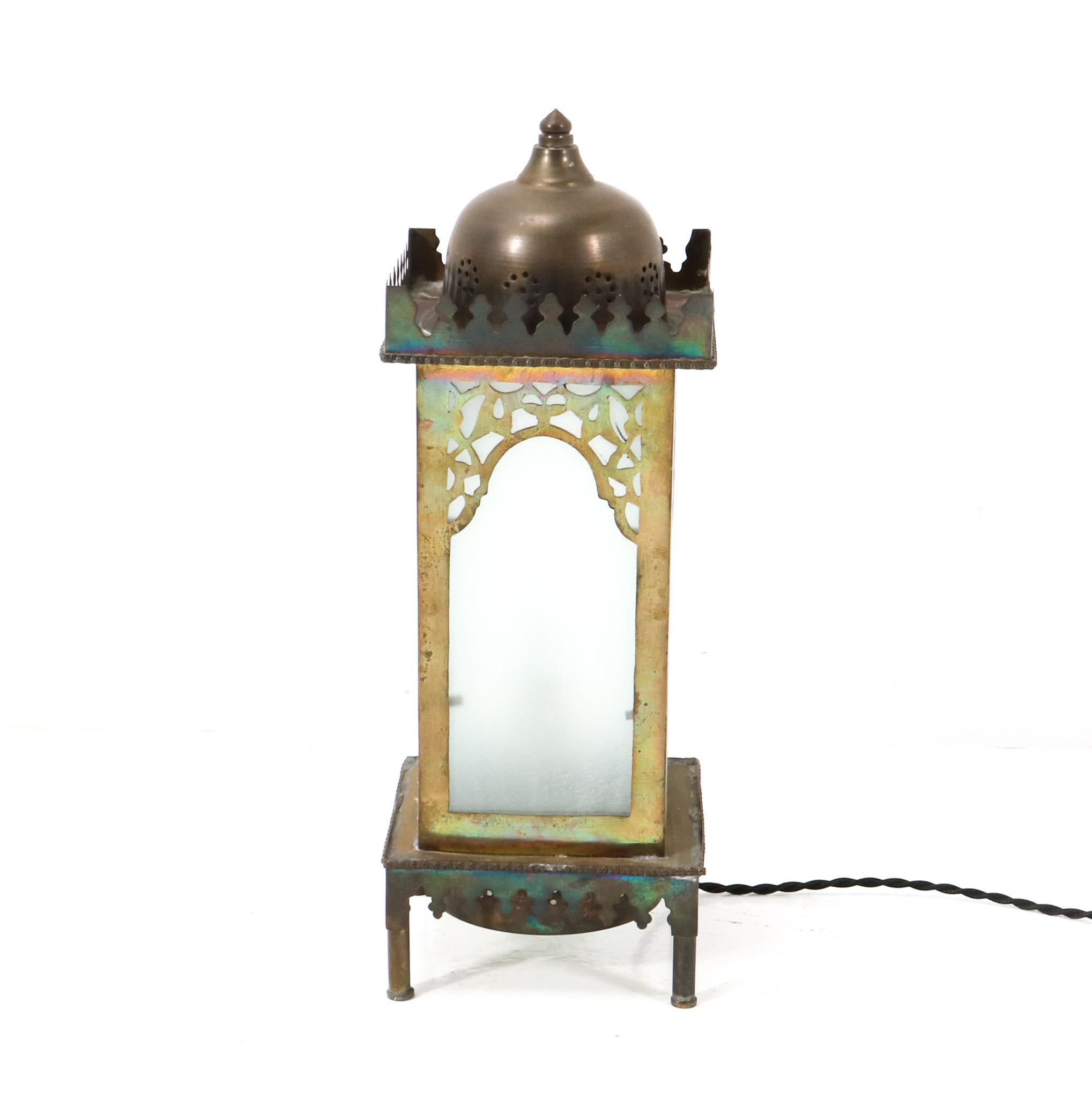 Early 20th Century Patinated Brass Arts & Crafts Art Nouveau Table Lamp, 1900s For Sale