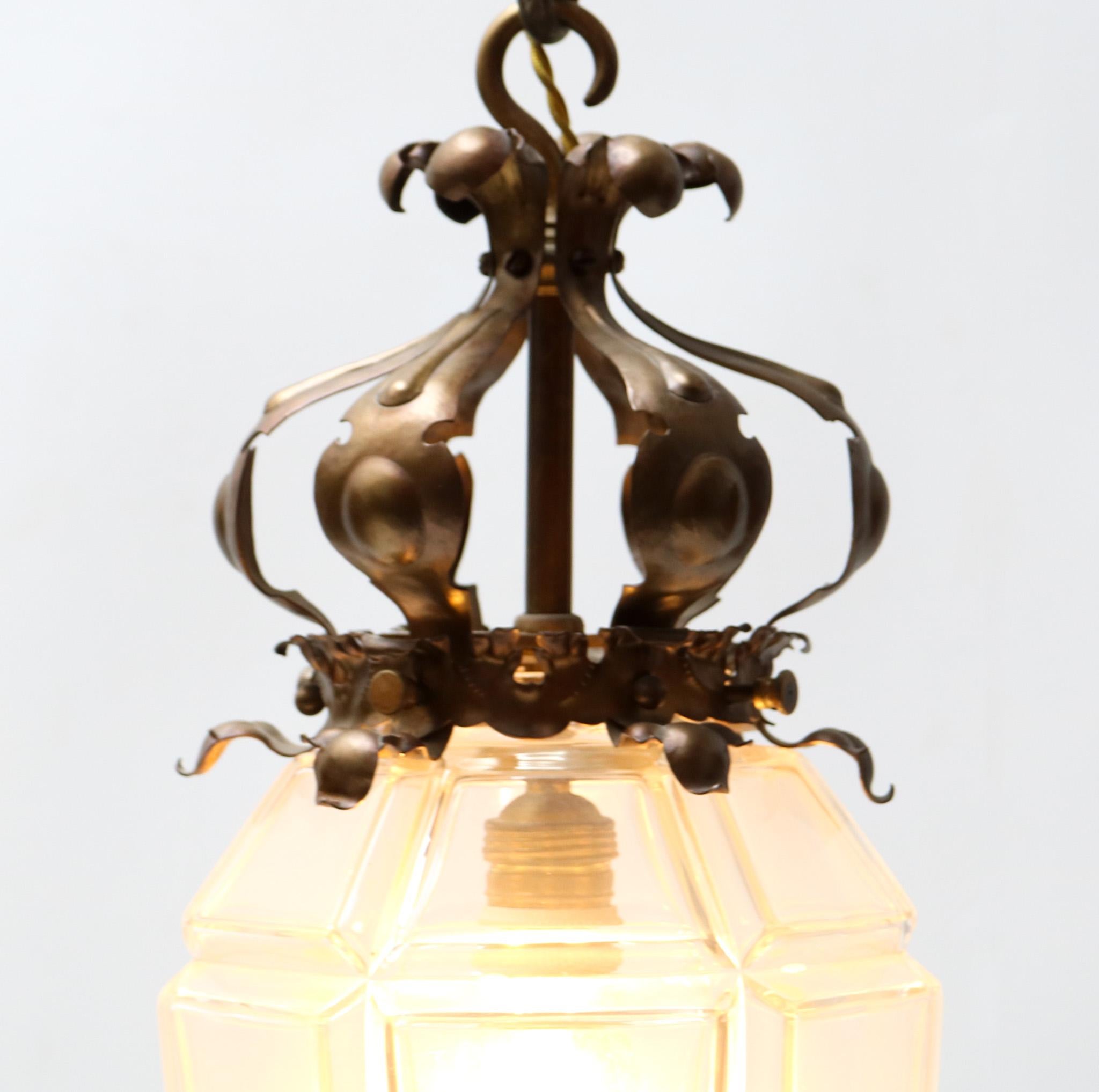 Patinated Brass Arts & Crafts Lantern, 1900s In Good Condition For Sale In Amsterdam, NL