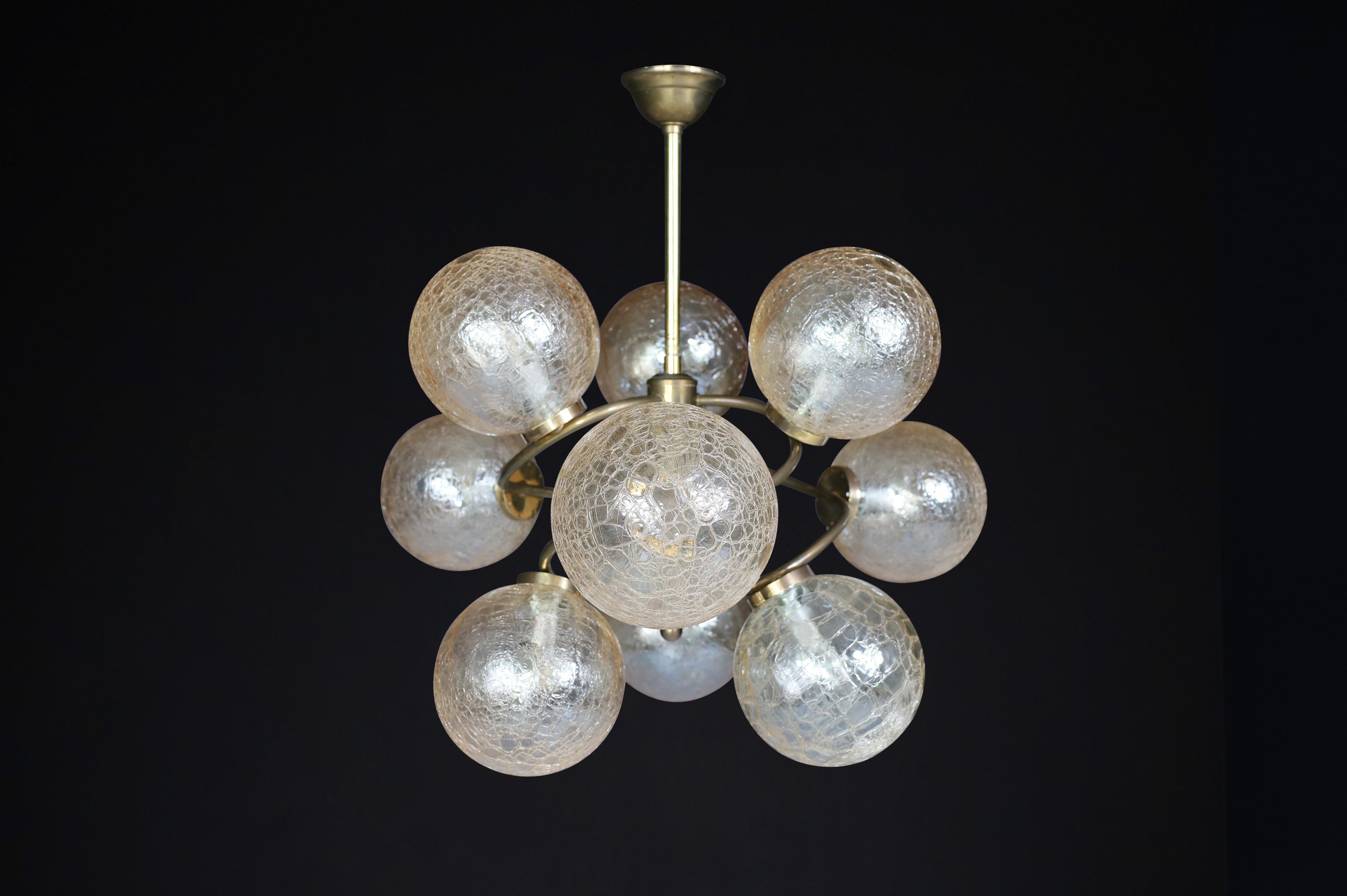 Mid-Century Modern Patinated Brass Chandelier Wit Nine Amber-Colored Globes, Germany 1960s For Sale