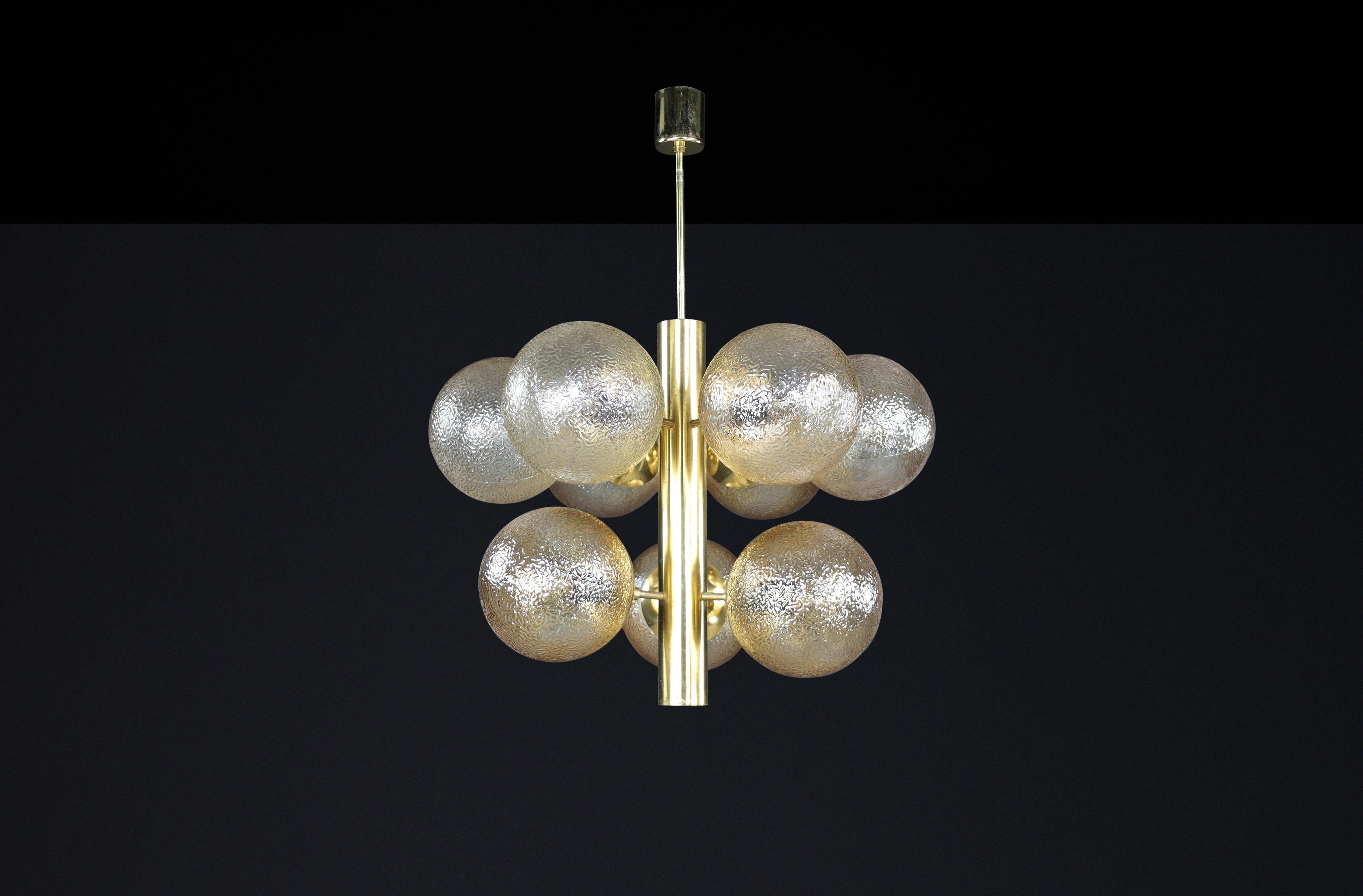 Lampadario in ottone patinato con nove globi color oro, Germania 1960 in vendita 7
