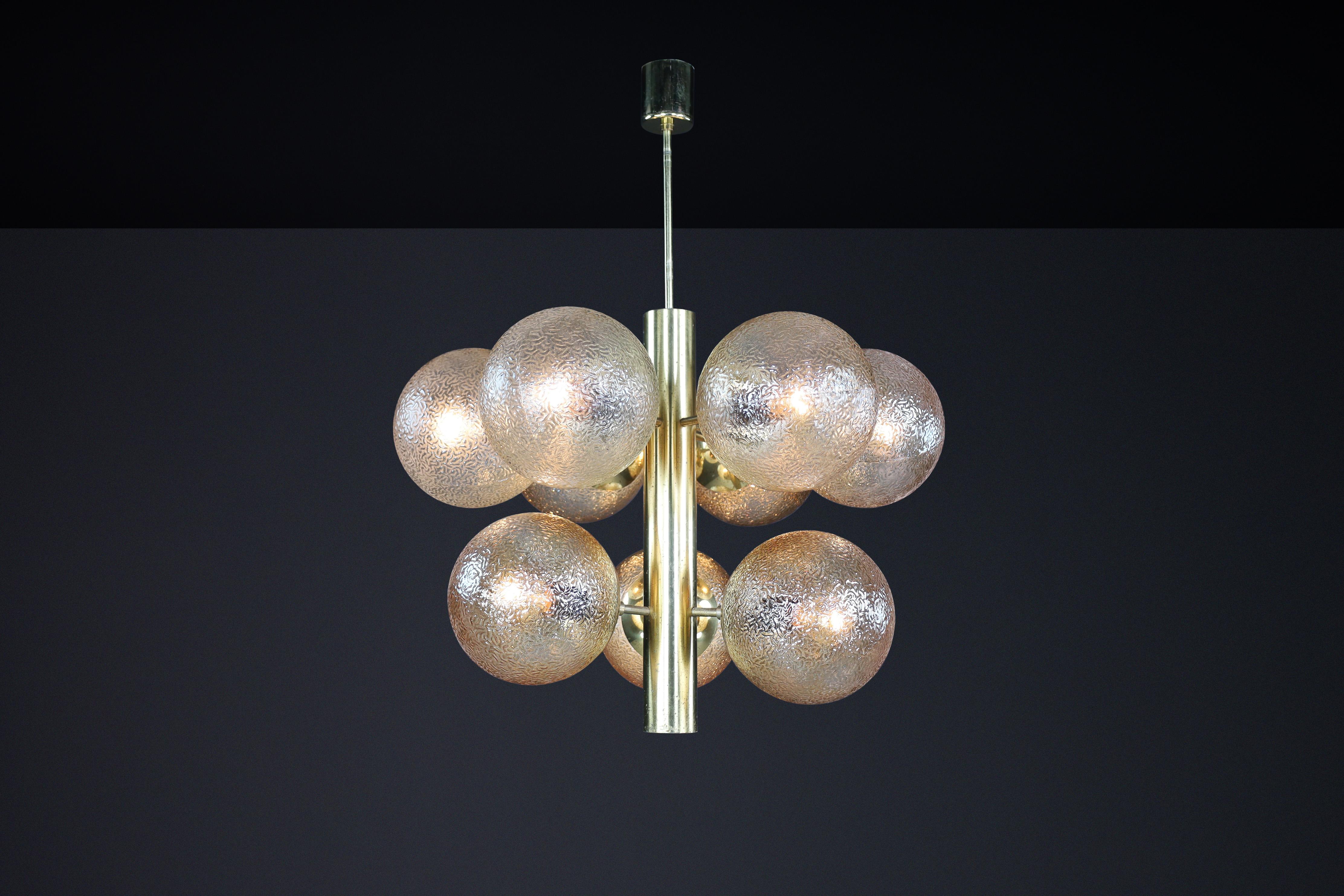 Mid-Century moderno Lampadario in ottone patinato con nove globi color oro, Germania 1960 in vendita