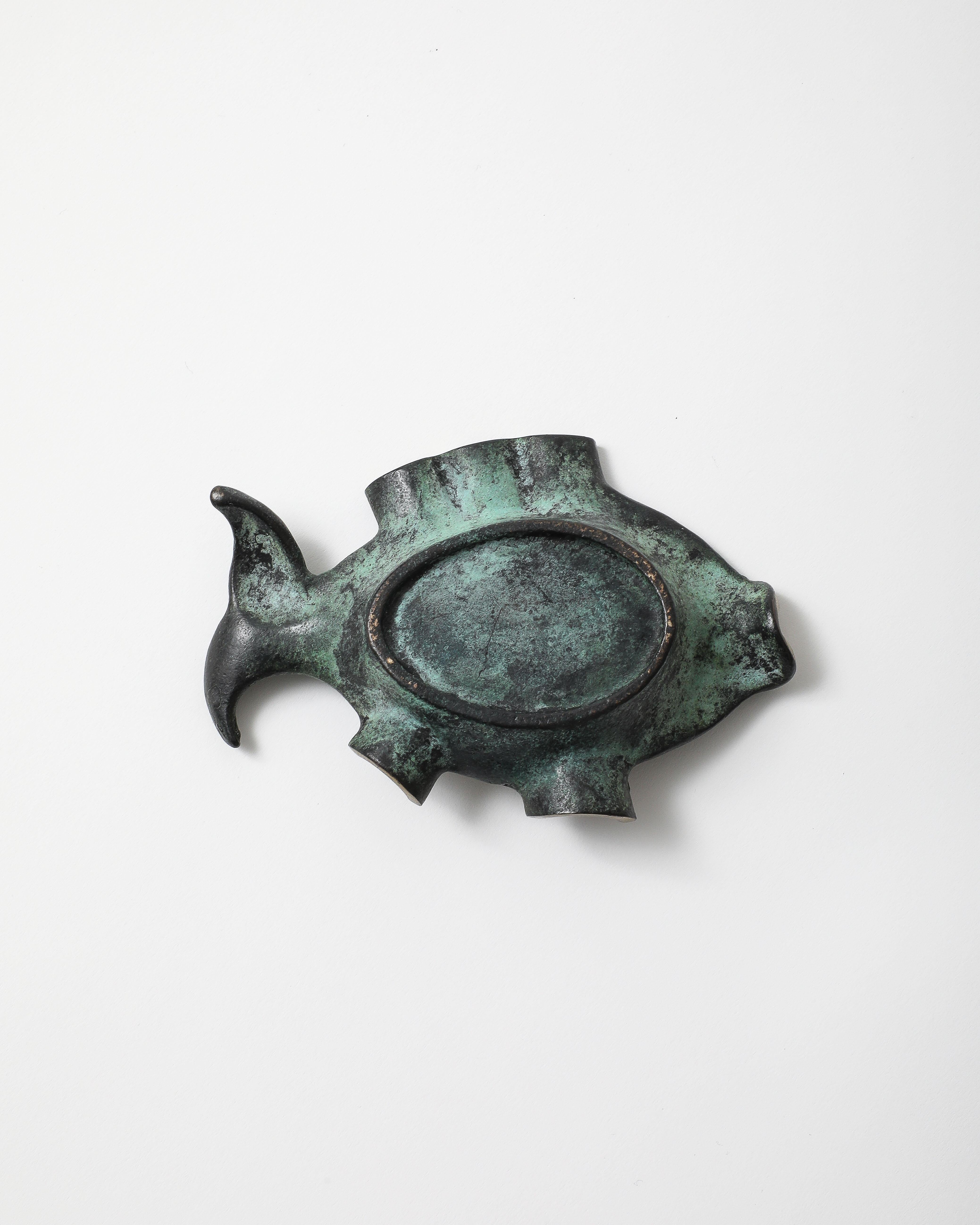 Patiniertes Messing, Aschenbecher in Fischform im Angebot 5