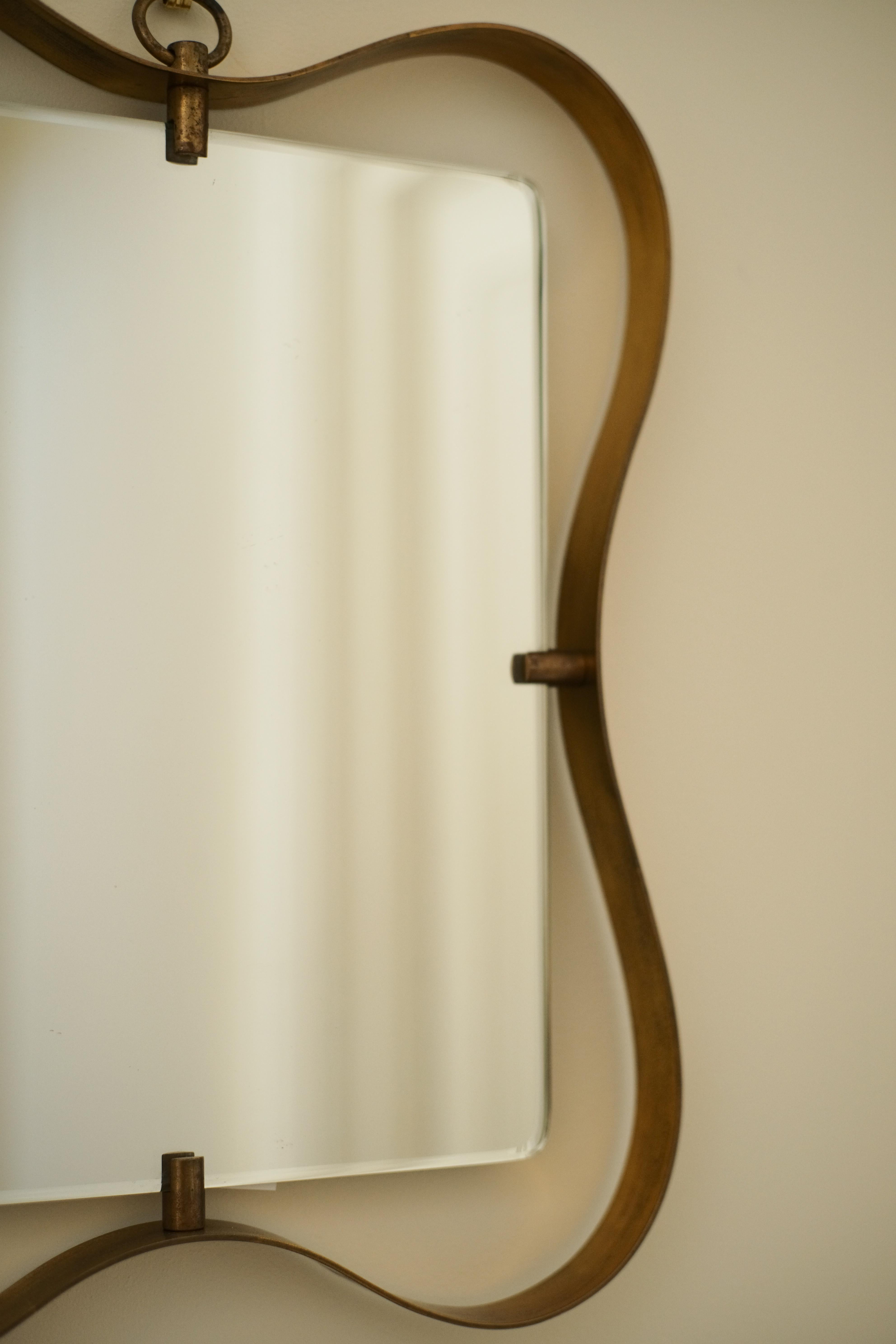 italien Miroir Fontana Arte en laiton patiné, c.1950. en vente