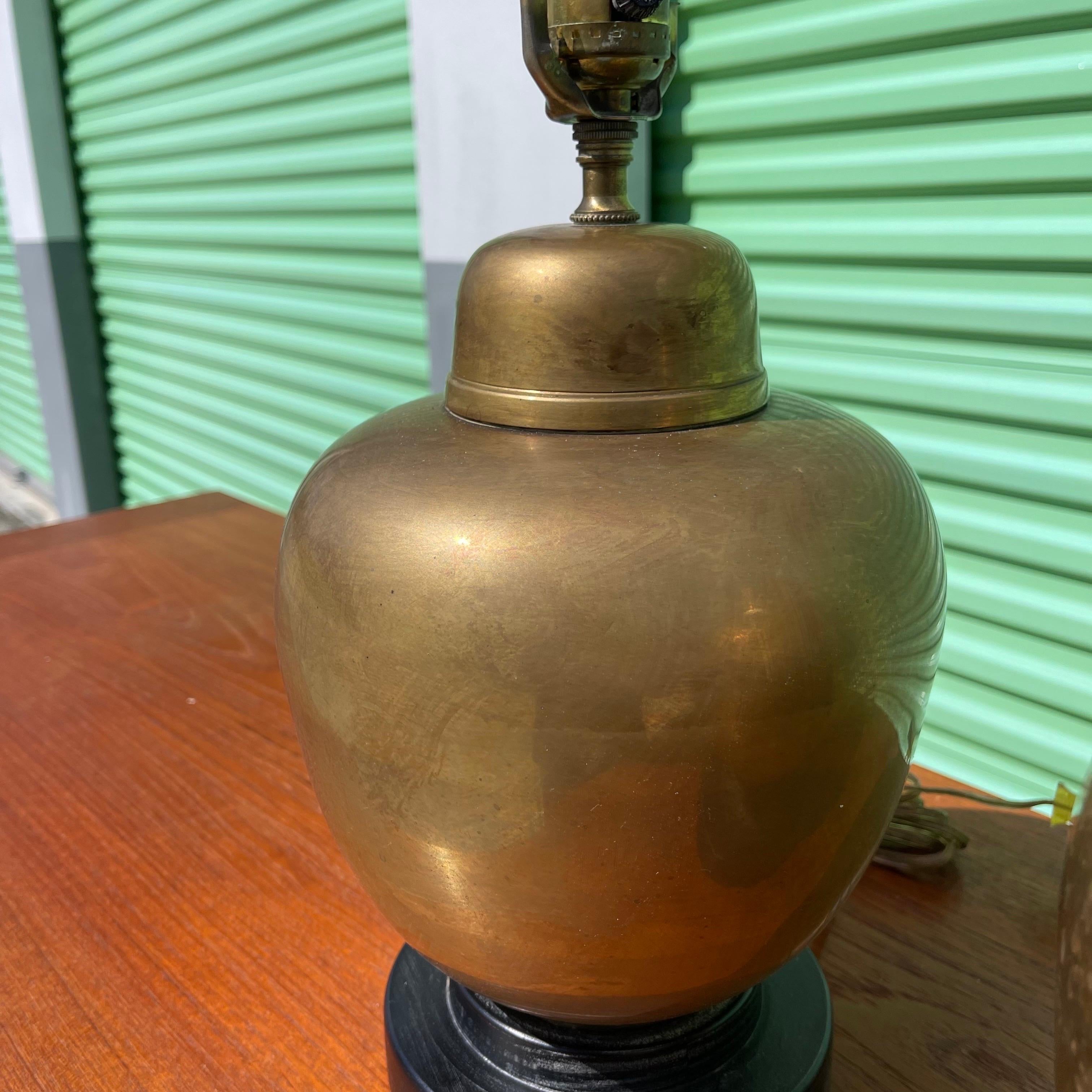 Lampes de table en laiton, élégantes et discrètes, en forme de pots de gingembre.