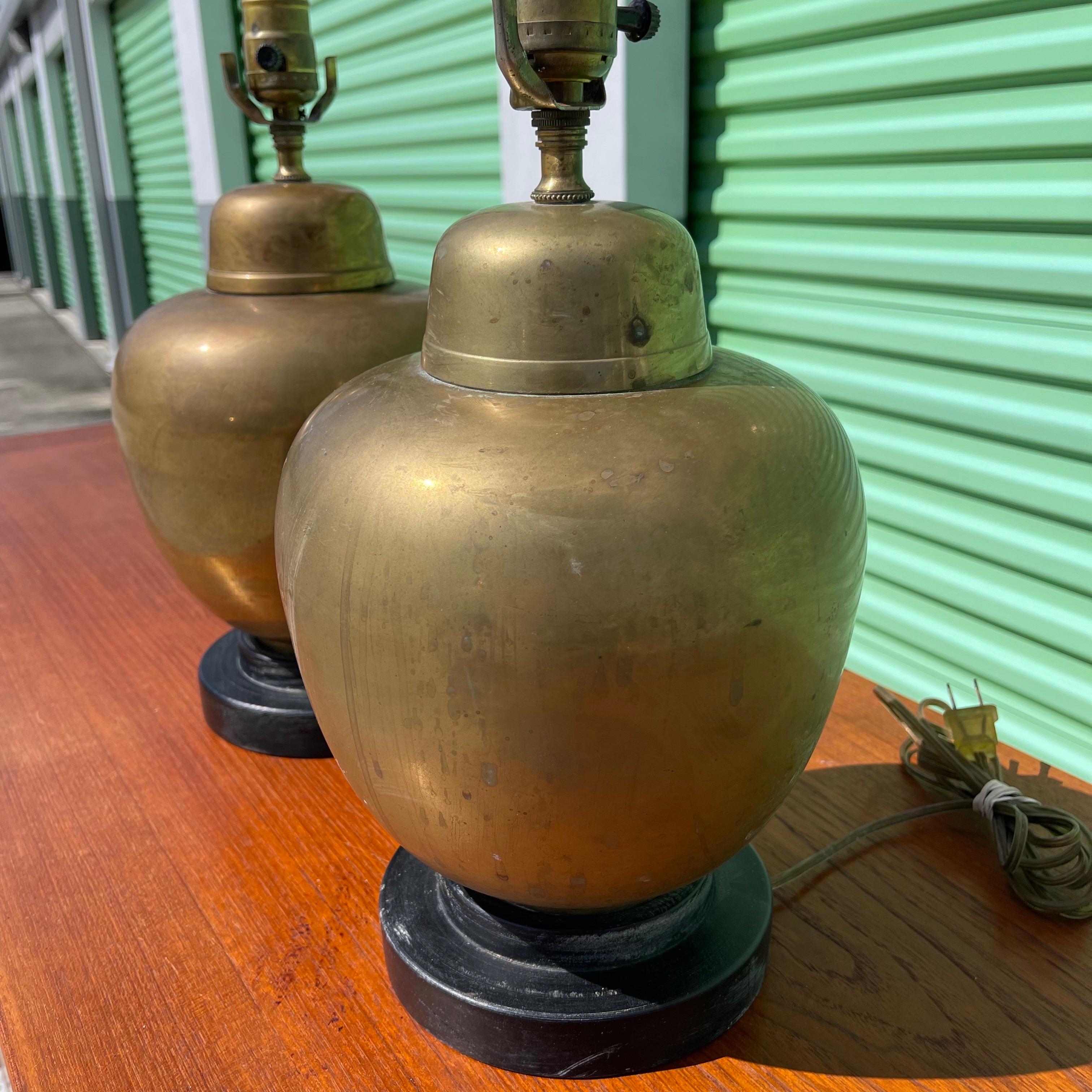 Paire de lampes de table en forme d'urne en jarre de gingembre en laiton patiné Bon état - En vente à Jensen Beach, FL