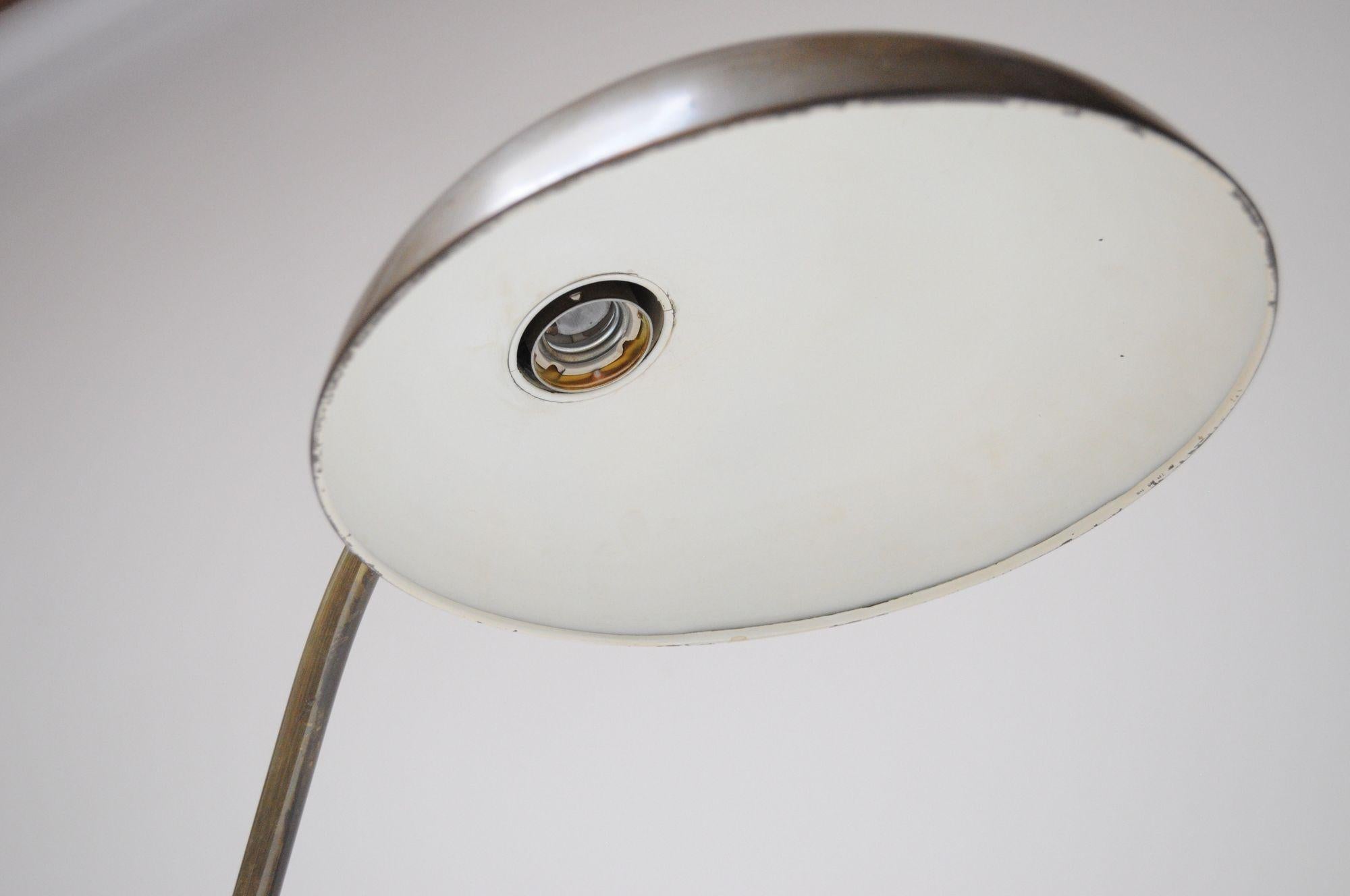 Lampada da tavolo ministeriale in ottone patinato di Giovanni Michelucci per Lariolux Italia in vendita 13